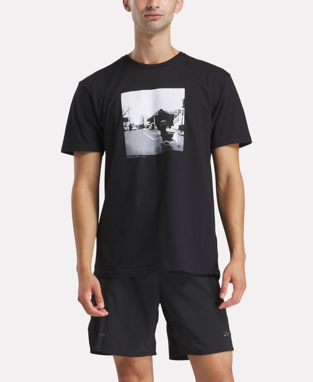 Reebok T-Shirt Men’s Black Graphic Print Short Sleeve Crew Neck Pullover FTS806