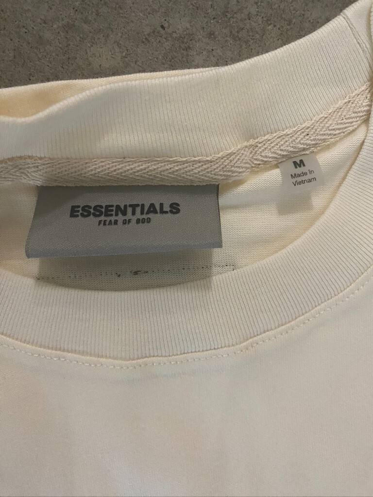 AUTHENTIC RARE CREAM SS21 ESSENTIALS TEE BRAND NEW IN BAG MEDIUM