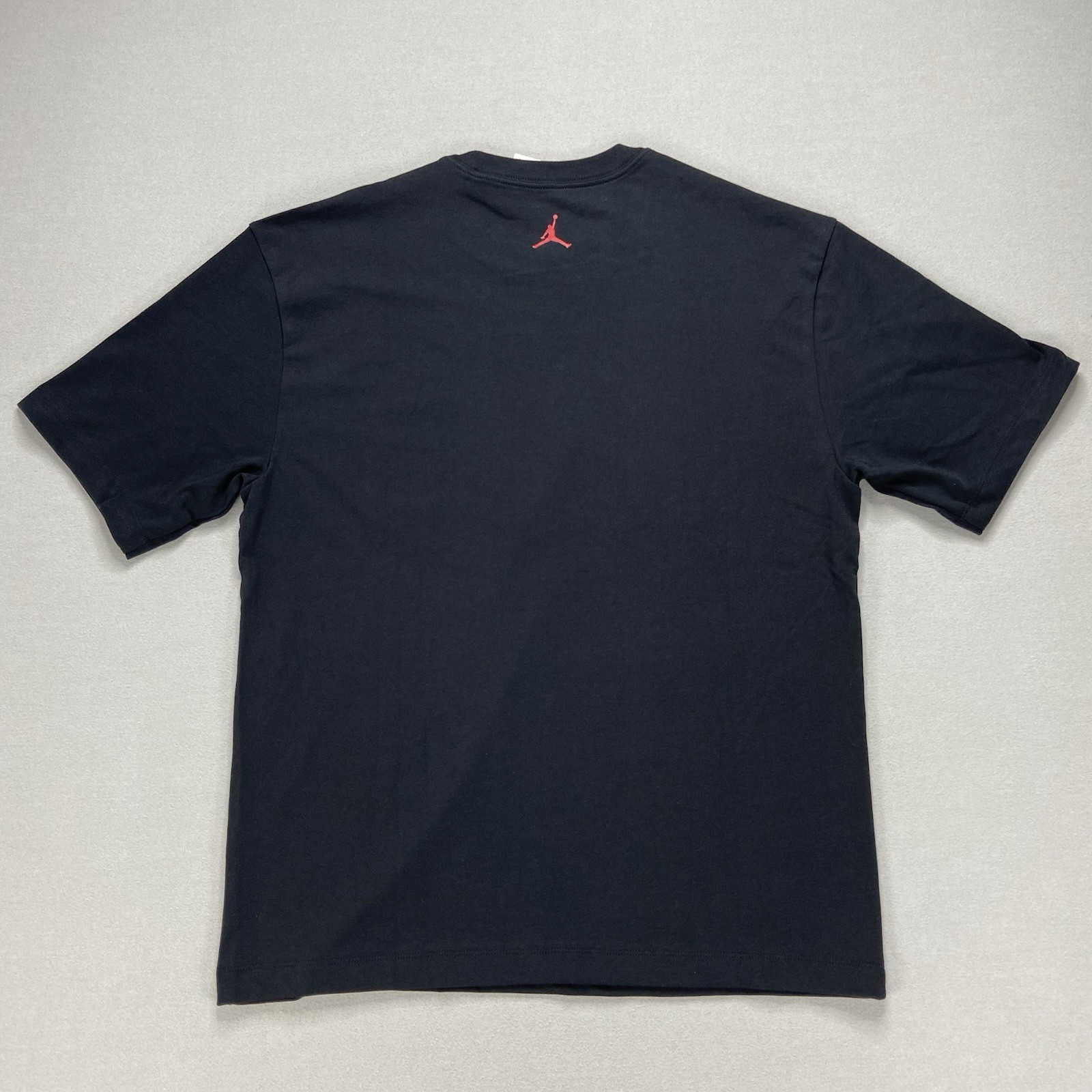 HJ2326-010 Nike Air Jordan Men’s AJ1 High Chicago Sneaker Patch T-Shirt Size M