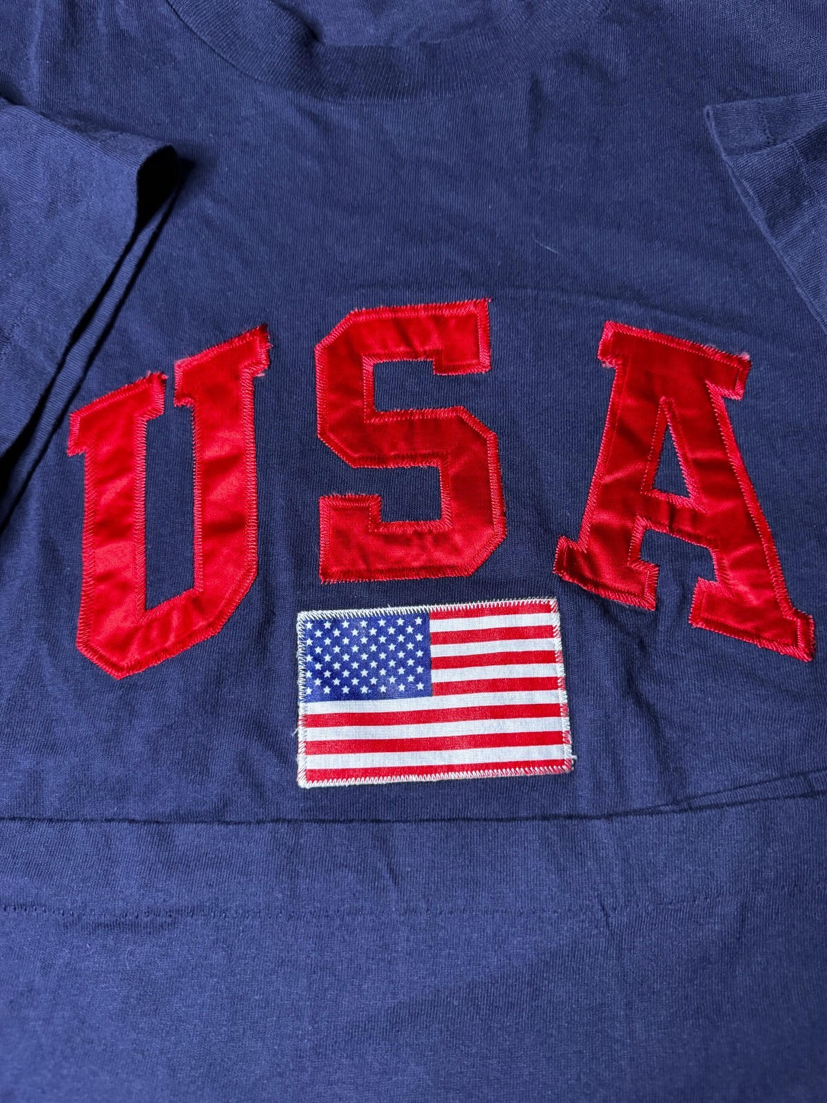 Vintage embroidered single stitch USA flag navy blue and red T-Shirt