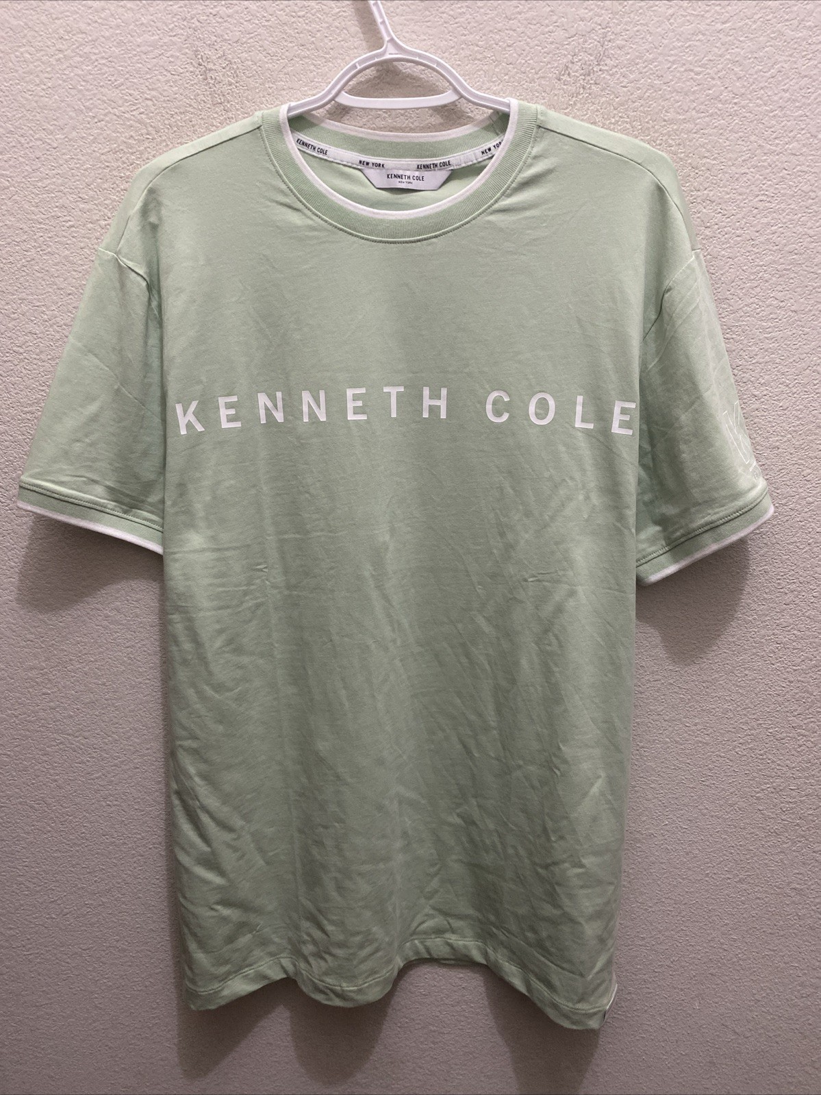 Kenneth Cole Men’s XL Green Short Sleeve Crew Neck Chest Text Logo T-shirt NWT