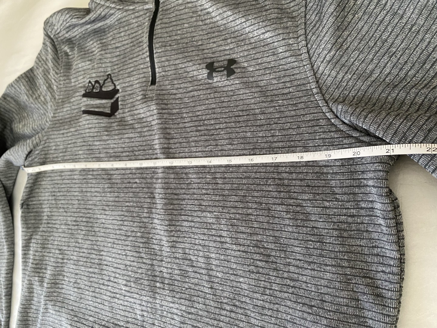 Under Armour Golf Storm 1/4 Zip Pullover Gray Men’s Size M Graphic Print Cake