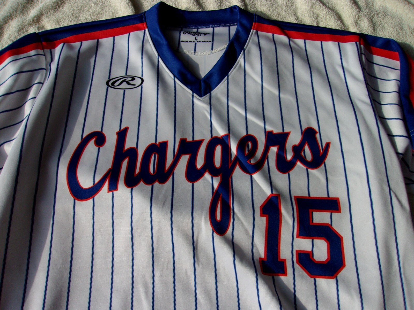 NWOT Rawlings loose fit baseball T, v neck, men’s L, white, blue, Chargers