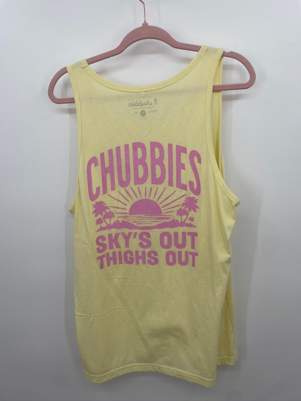 NEW Chubbies Men’s M Sky’s Out Thighs Out Graphic Tank Top Yellow