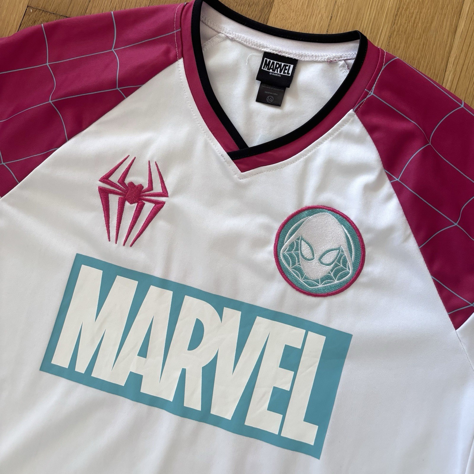 Spider Man Gwen Stacy Baseball Jersey Mens Large White Pink Marvel Rare