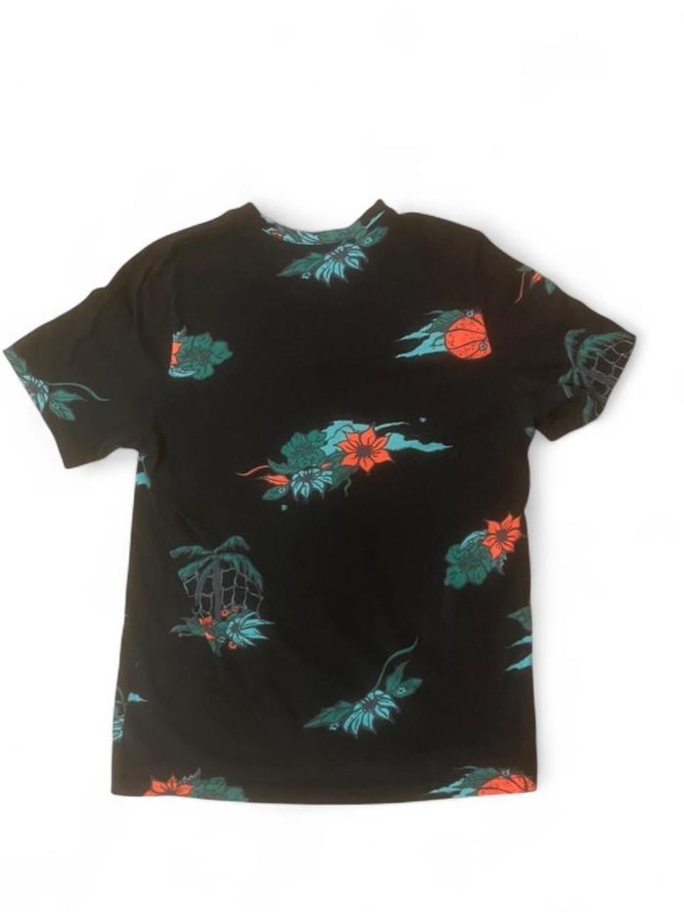 🌺 Nike black & multi-coloured floral graphic tee.