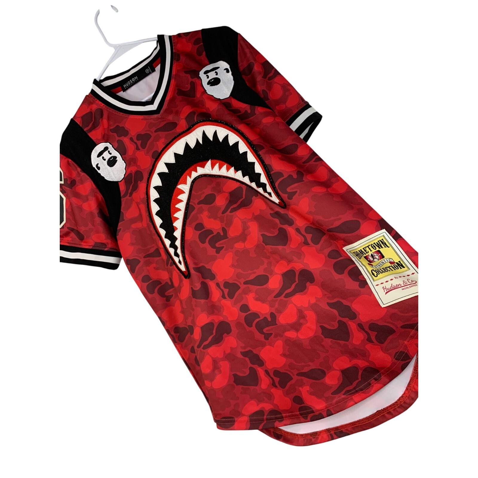 Hudson & Co Hometown Collection Kill Ape Camo Print Jersey M Red $ 7617