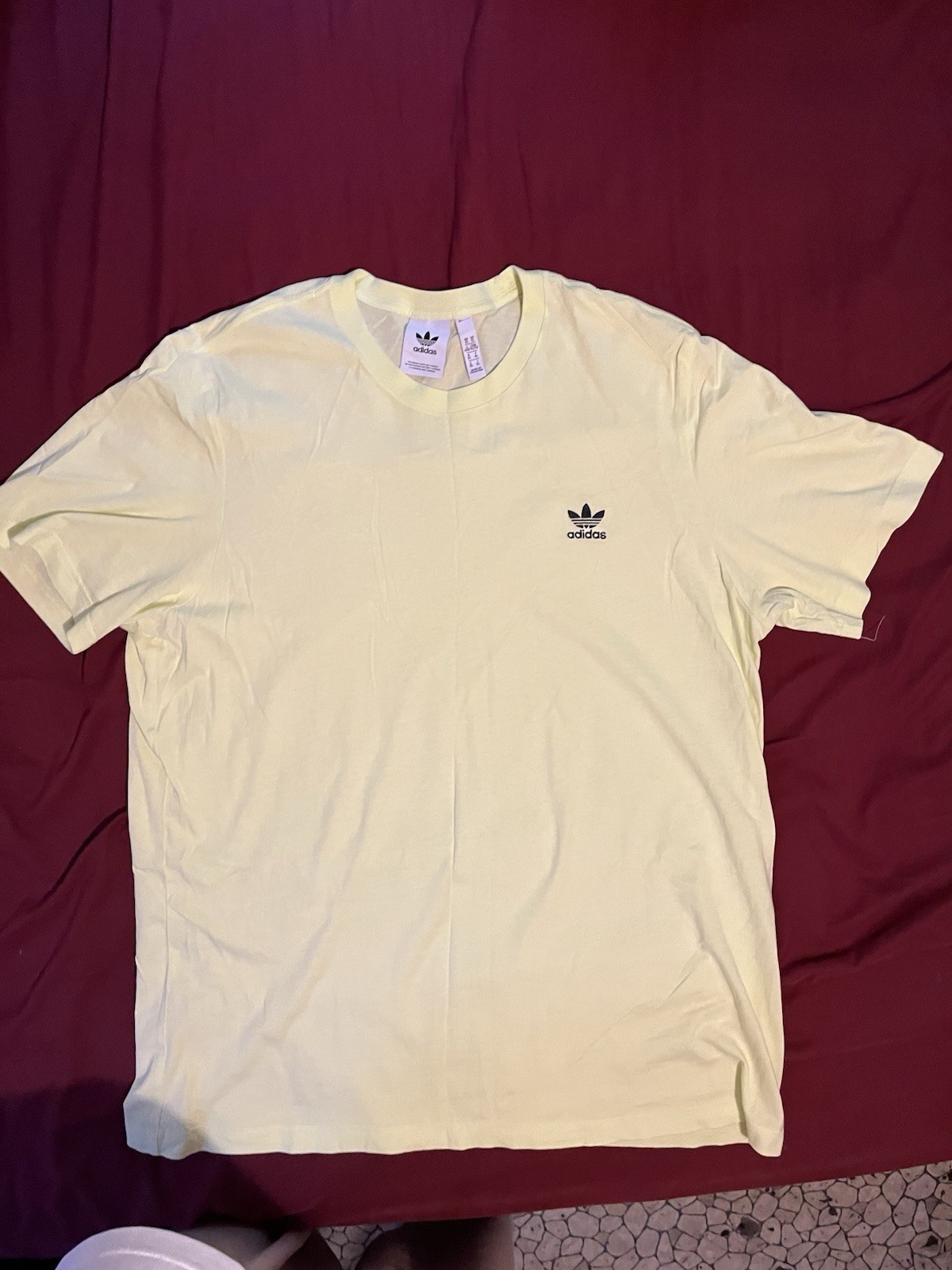 Mens Adidas Tshirt embroidered Trefoil Logo XL Yellow