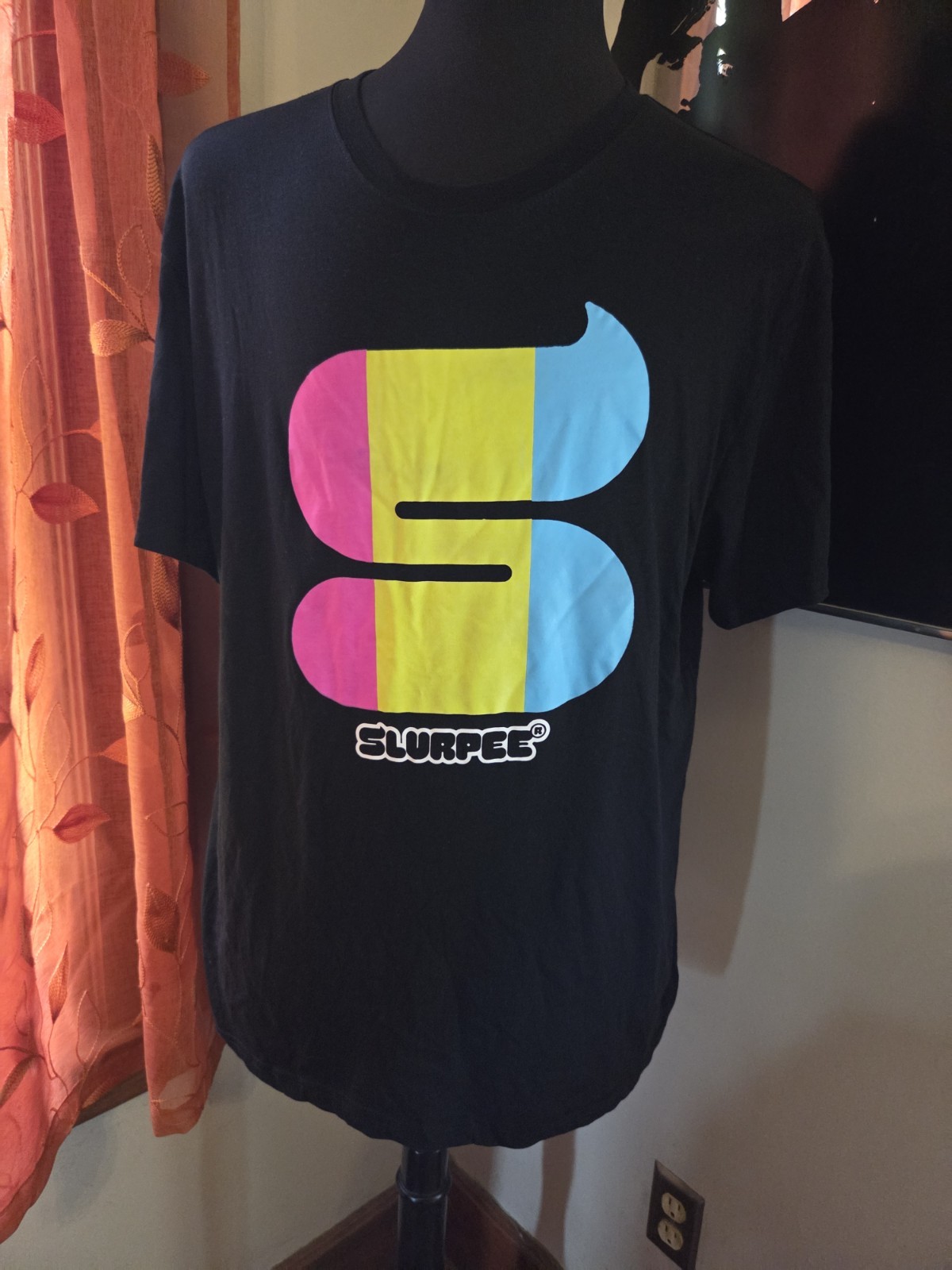7 Eleven Black Slurpee Short Sleeve T-Shirt Size XL Pink Yellow Blue