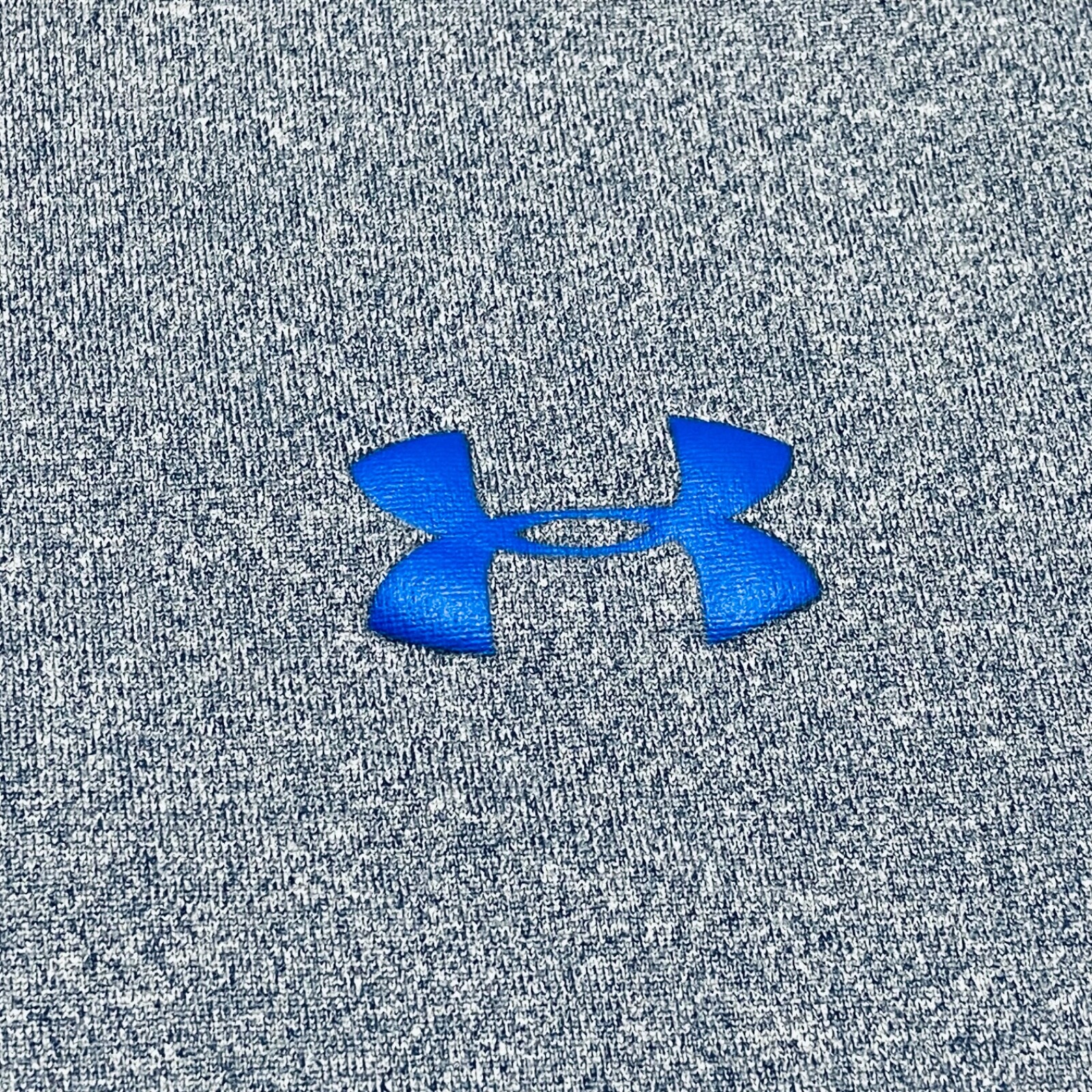 Under Armour Henley Men’s Medium Heather Blue Loose Fit Long Sleeve Coldgear EUC