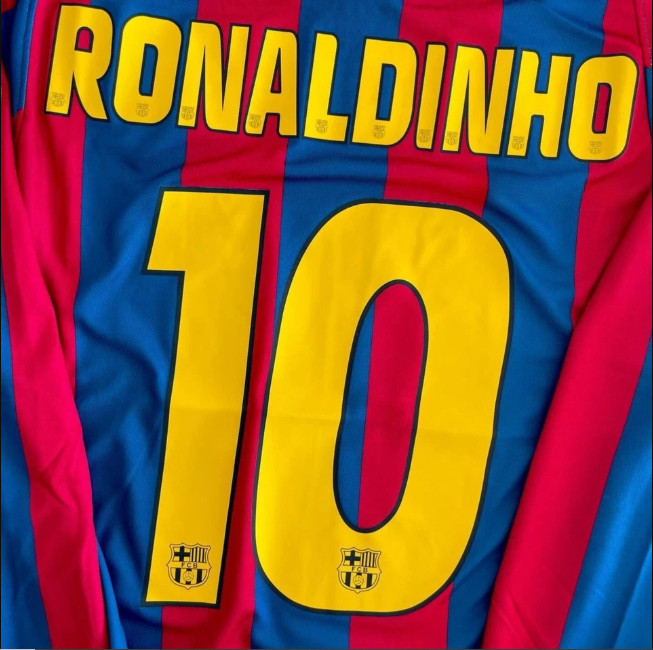 FC Barcelona 2005/2006 Home Long Sleeve Retro Soccer Jersey – Ronaldinho #10