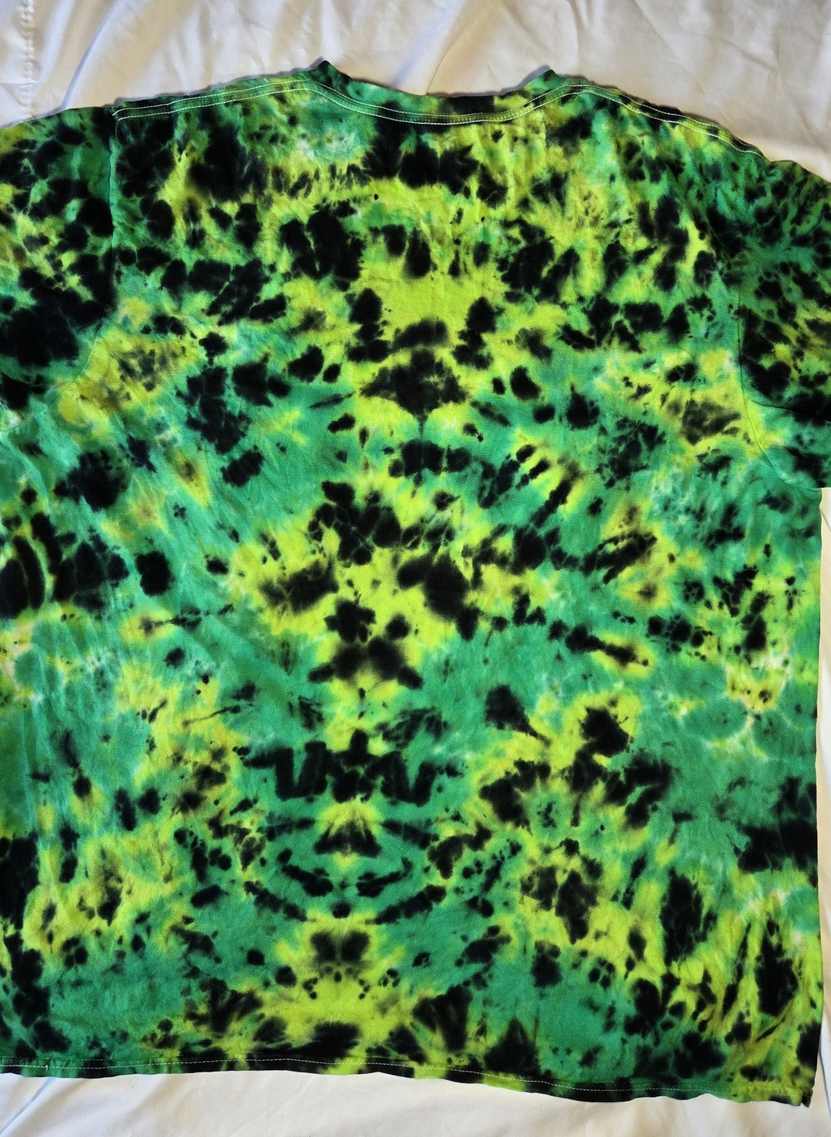 Gildan Tie Dye T-shirt Unique Black Green Alien Free Shipping Made to Order