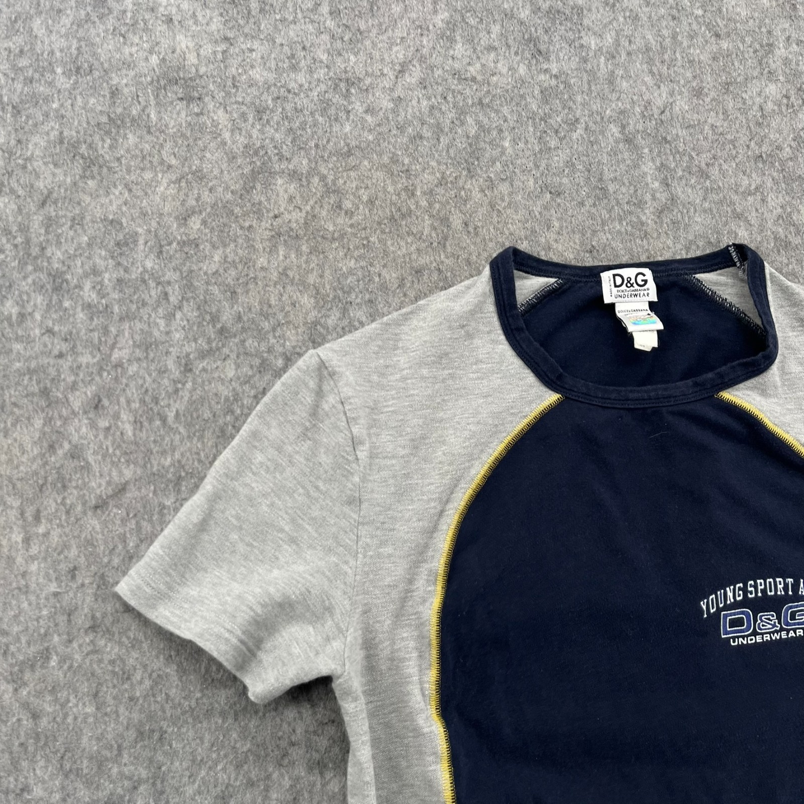 Vintage Y2K D&G Dolce & Gabbana Mens T Shirt Gray Blue Graphic Logo Size XS