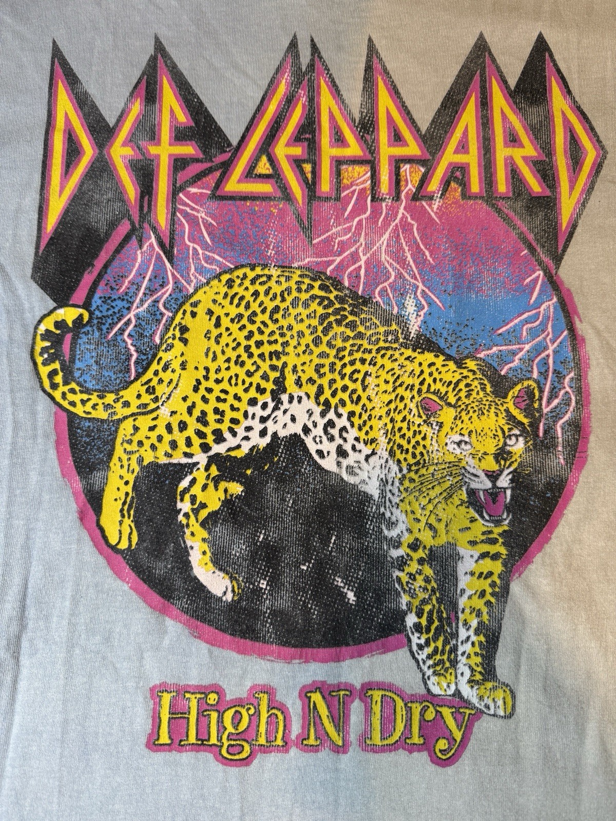Def Leppard High N Dry Graphic Logo Gray/Beige Cotton Tee L/G brand new w/o tags