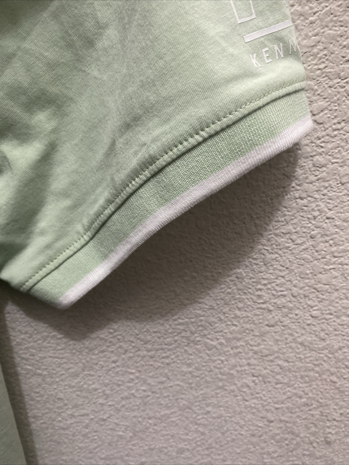 Kenneth Cole Men’s XL Green Short Sleeve Crew Neck Chest Text Logo T-shirt NWT