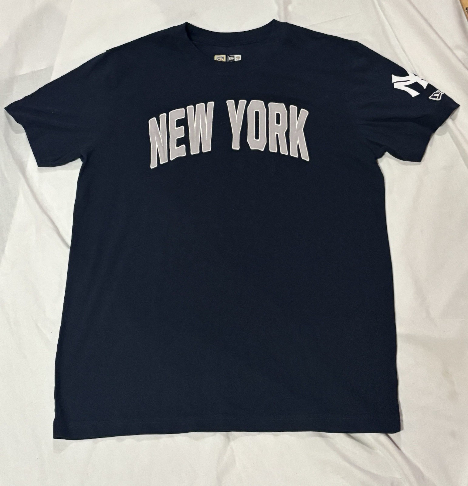 New Era New York Yankees S/S T Shirt Mens Size . L MLB Sporty Trendy