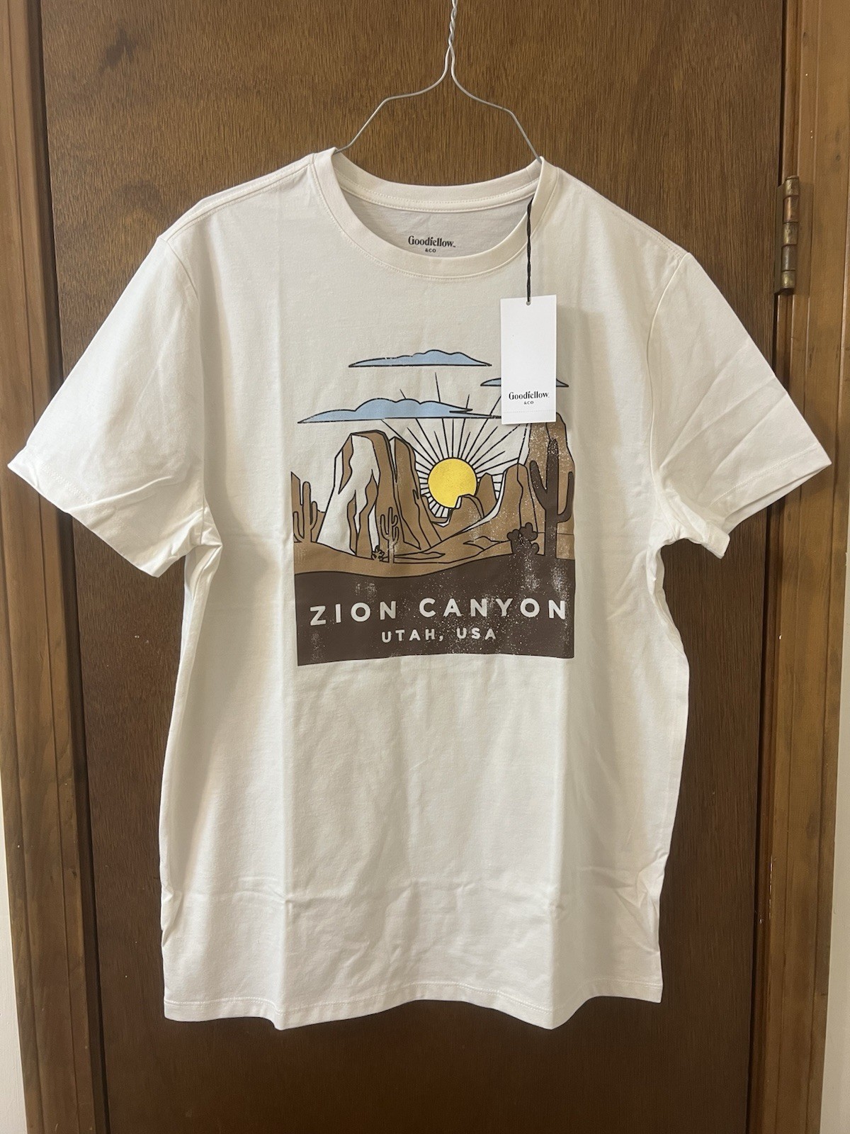 Goodfellow Men’s New! Off White Zion Canyon Graphic Tee In Size Medium NWT