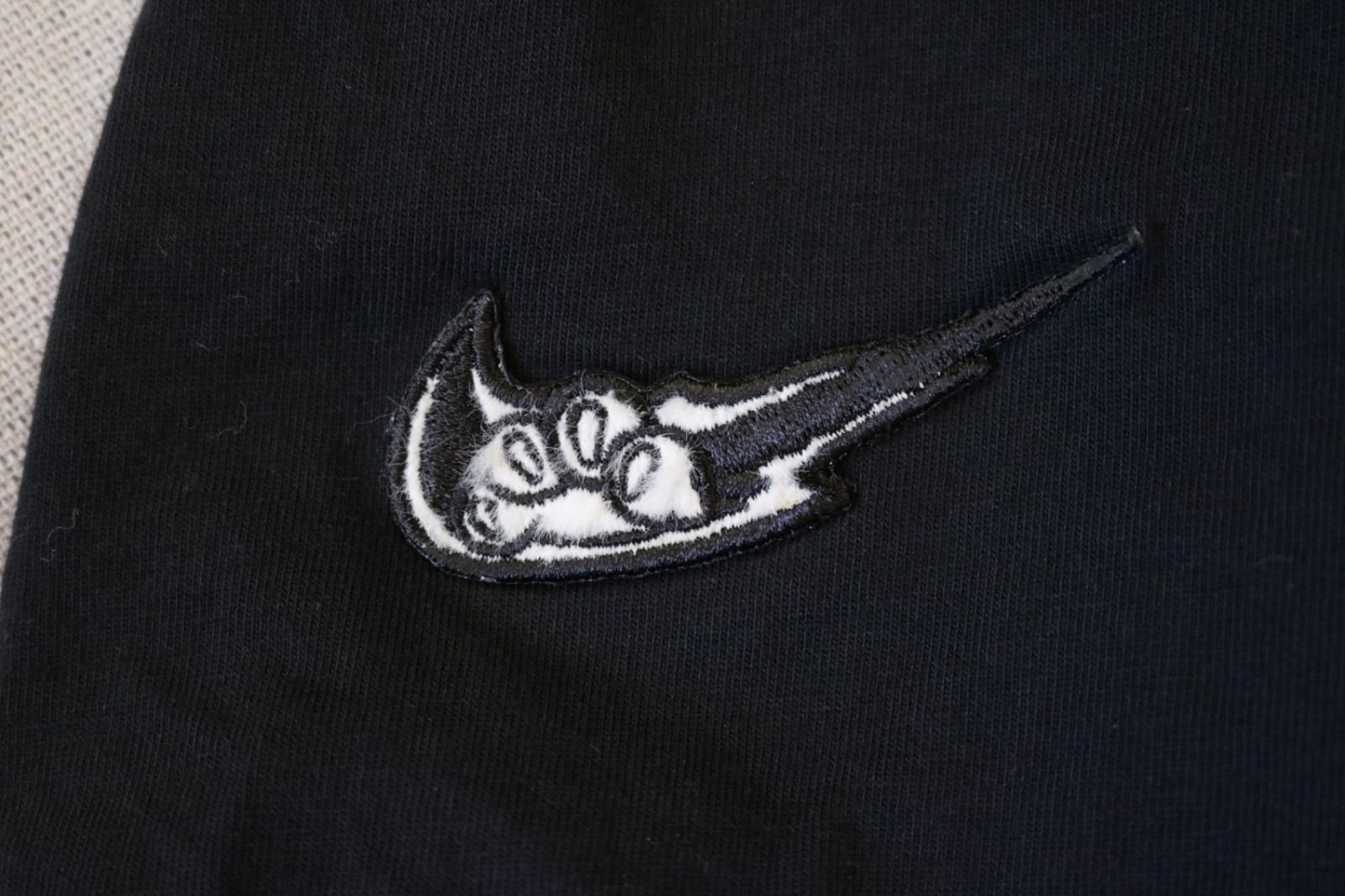 Nike The Nike Tee Hong Kong Loose Fit Graphic T-Shirt Mens Size L Black Swoosh