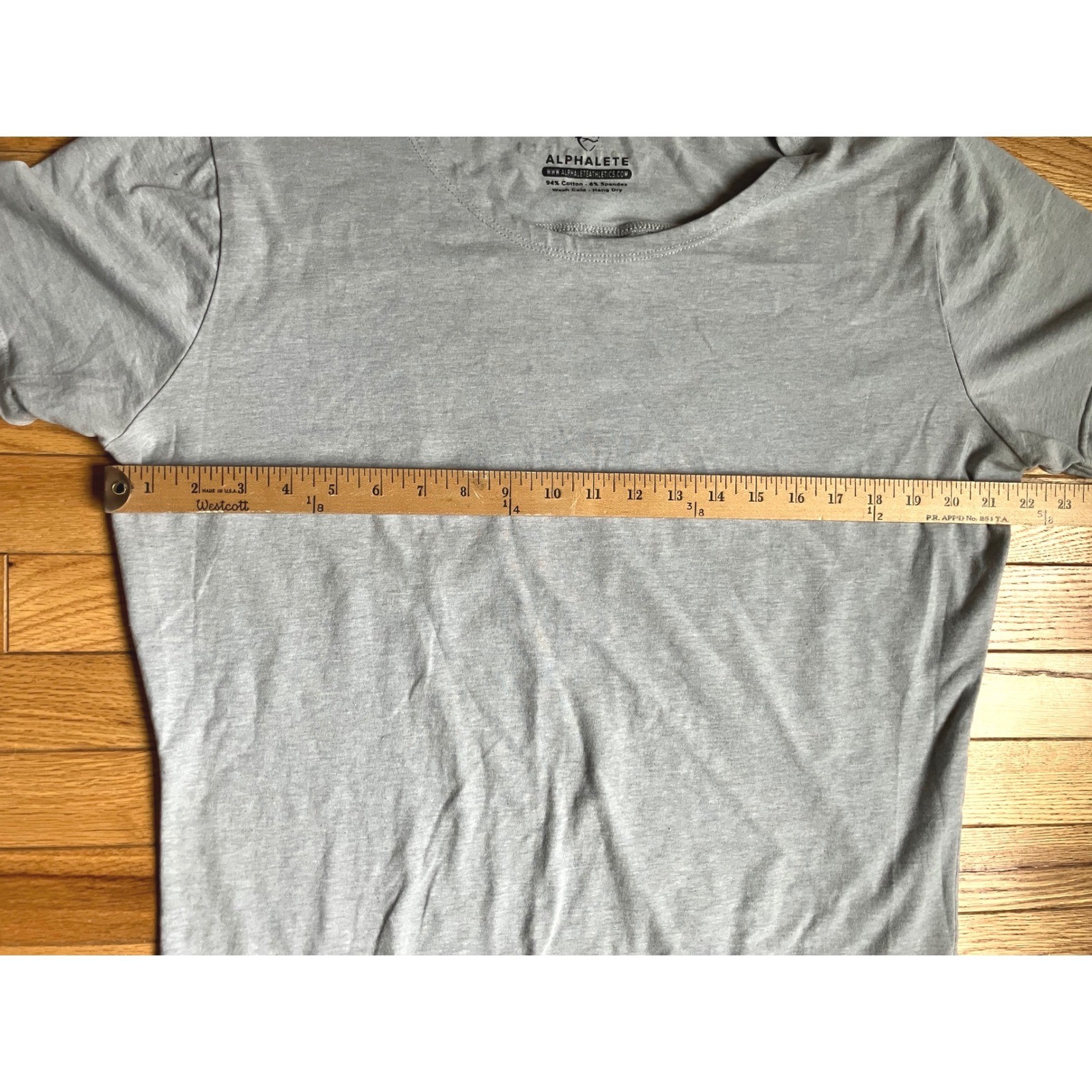 Alphalete Mens Scoop Neck Curved Scallop Hem T-Shirt Heather Grey Large