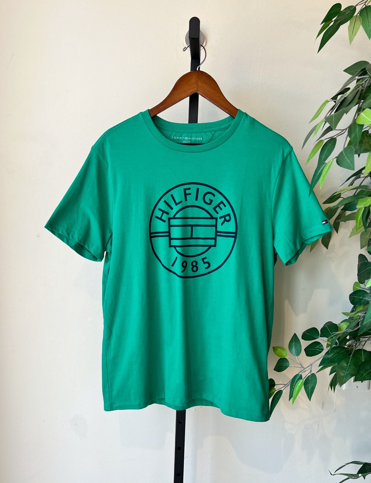 Tommy Hilfiger Men’s Short Sleeve T-Shirt David Tee 1985 Cirle Logo Crew Neck