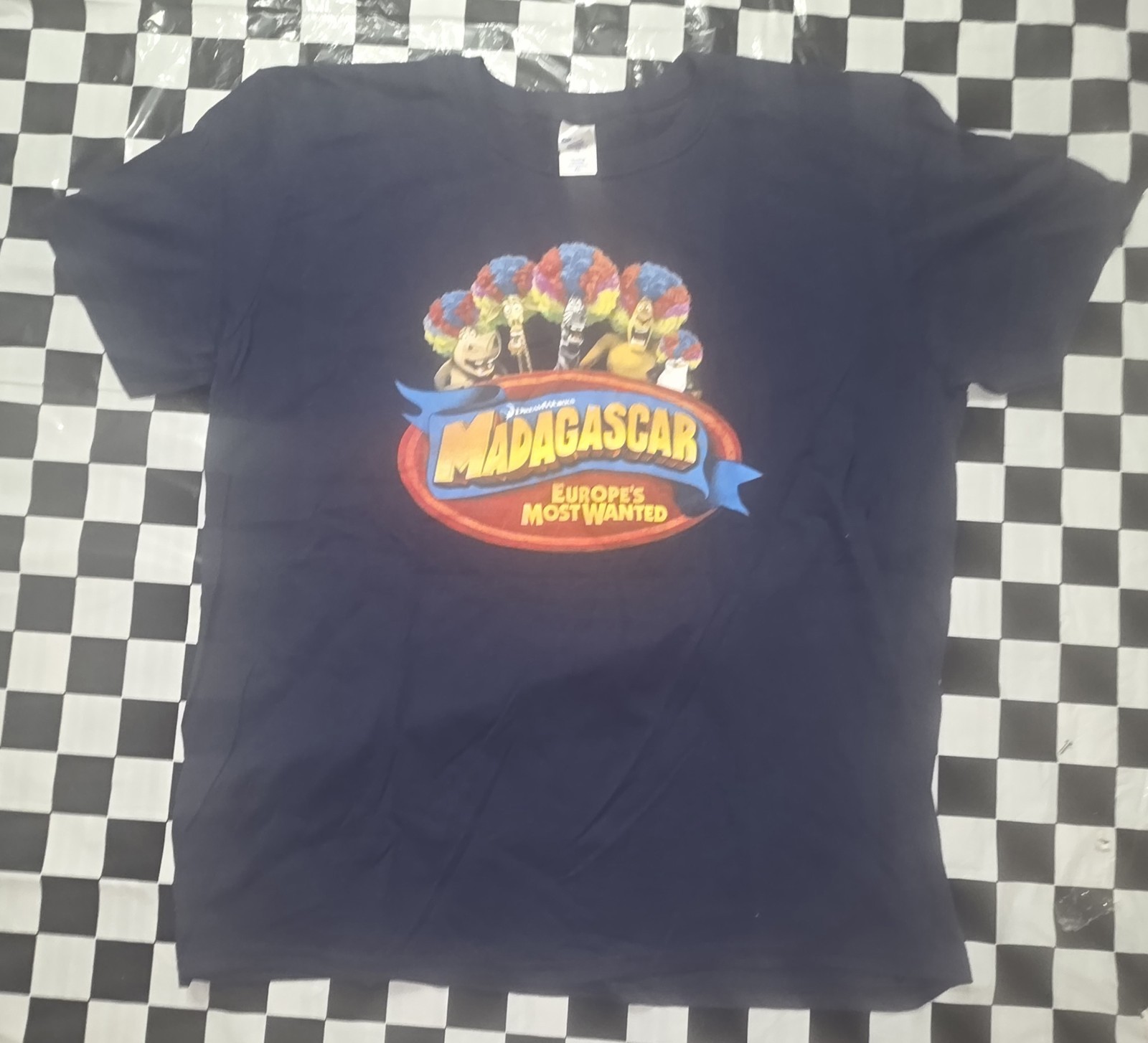 Men’s Vintage T-Shirt: Madagascar Europes Most Wanted Movie Dreamworks Size XL