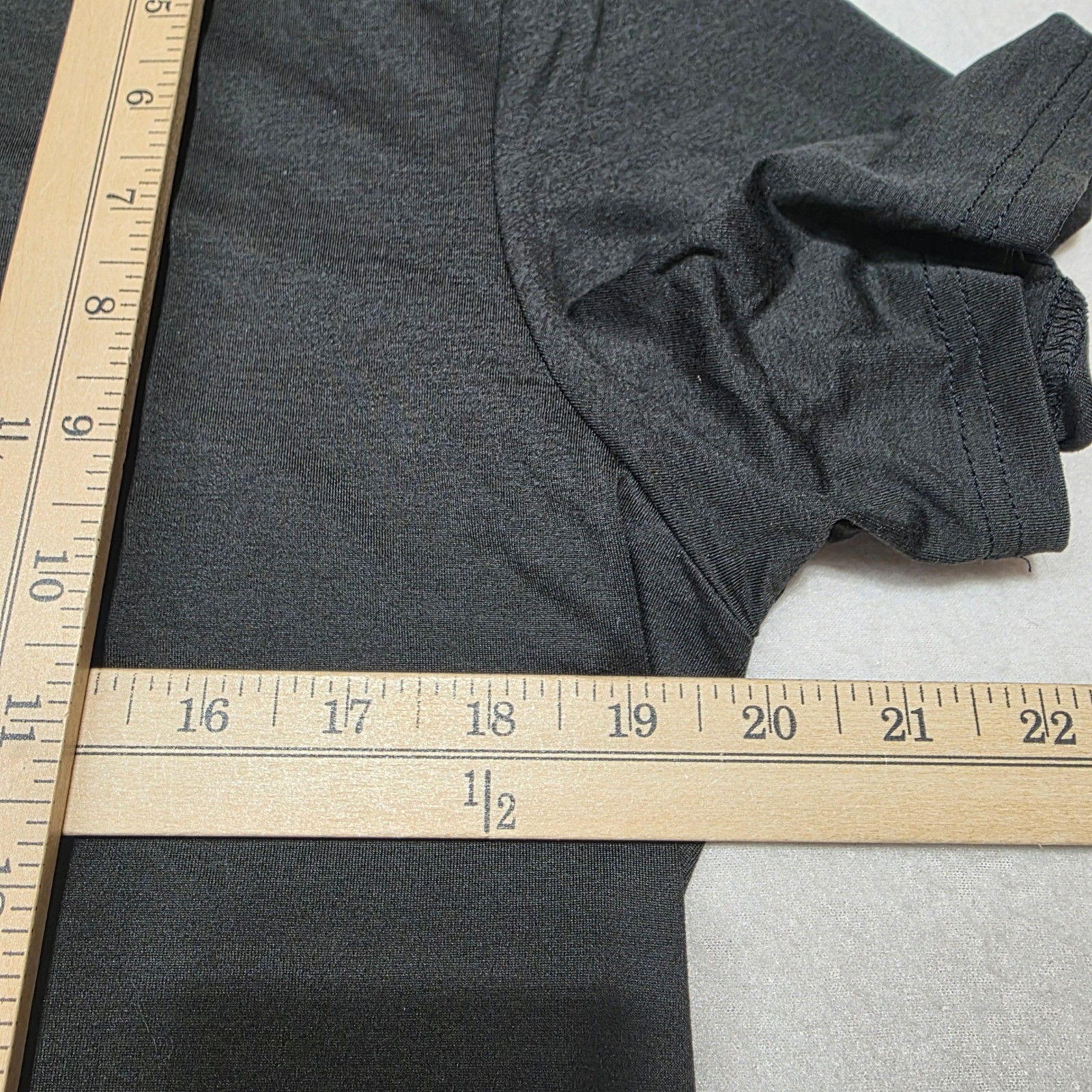 Quince Mens Performance Tee Gray Medium New With Tags Short Sleeve Crew Neck