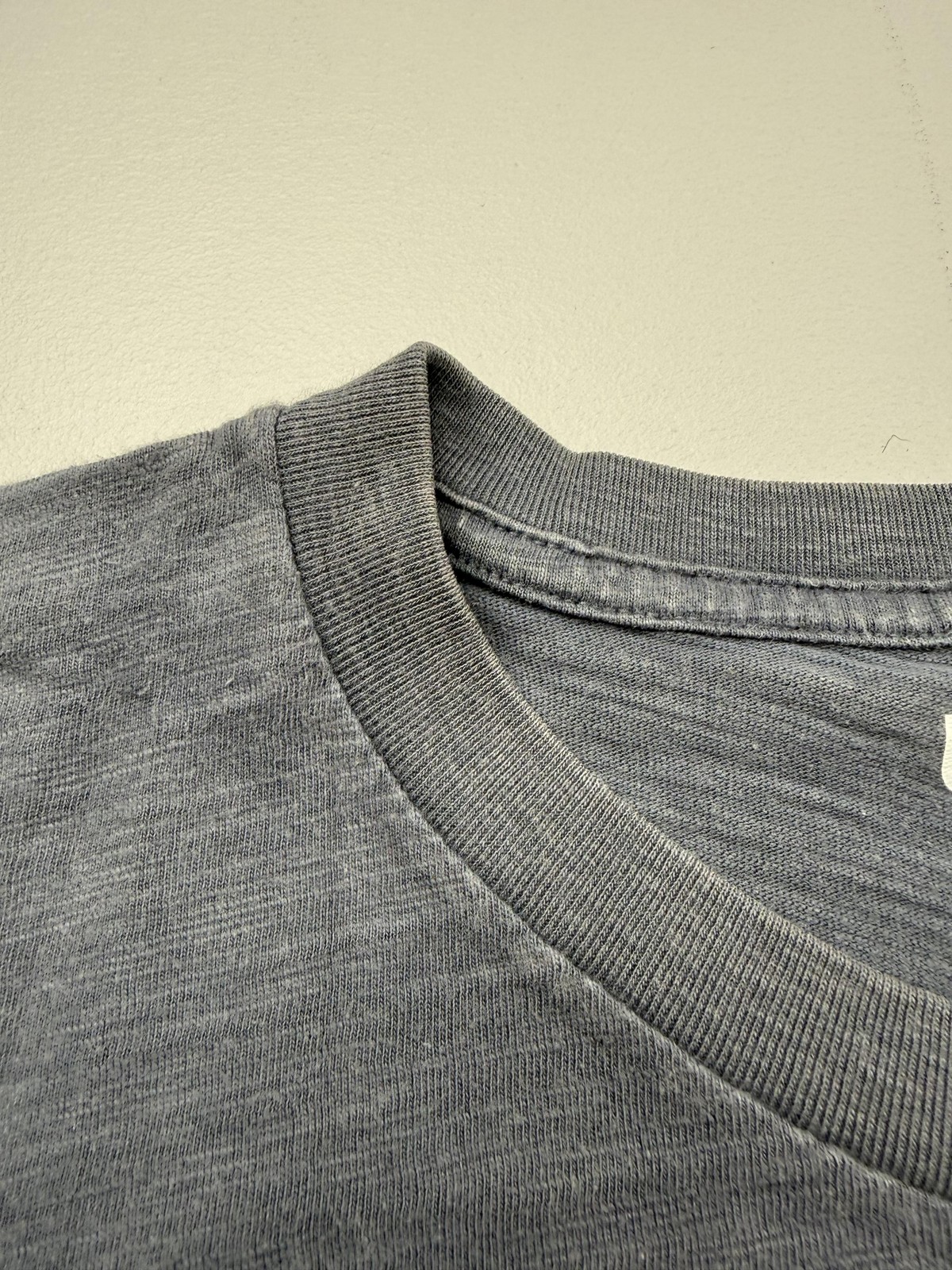 Uniqlo UT Shirt Mens Large Gray Japanese Art Hawk Mt Fuji Graphic Tee Two Sided