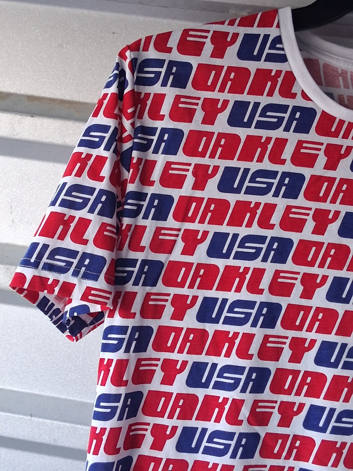 Oakley Shirt Mens Medium Red Blue Allover AOP USA Custom Fit Graphic 90s Vintage