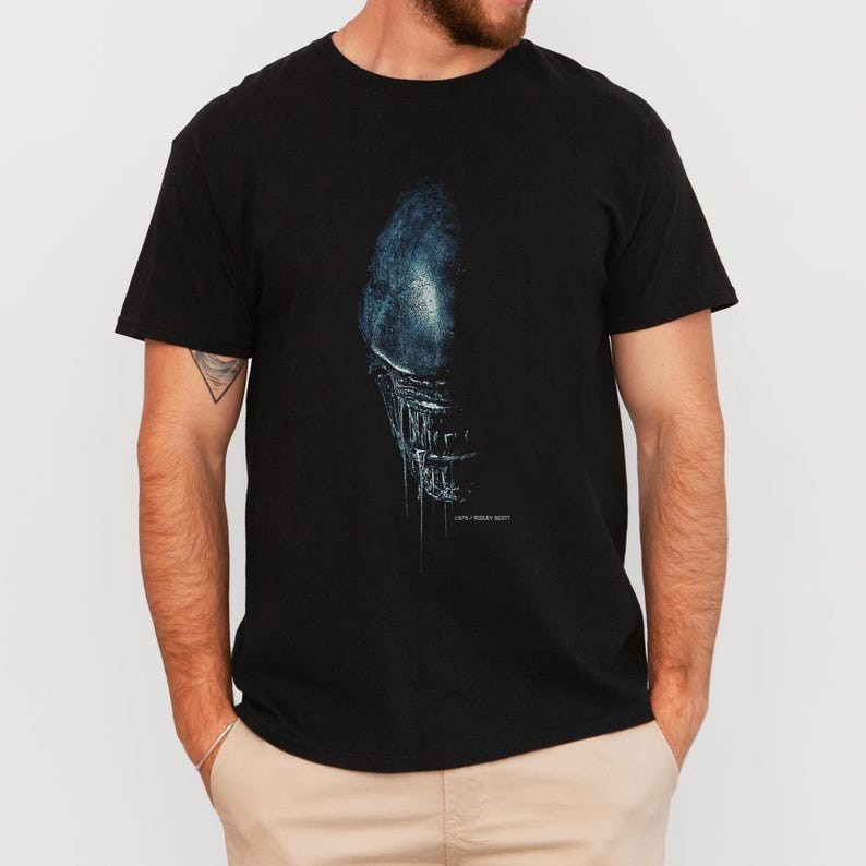Xenomorph Horror T-Shirt – Cult Sci-Fi Cinema Tee