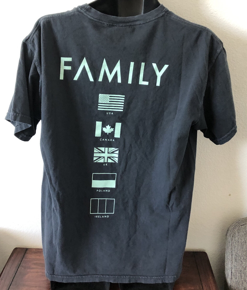 MONAT Global Corp FAMILY Haircare Skincare Doral Florida Men’s RARE T-shirt L