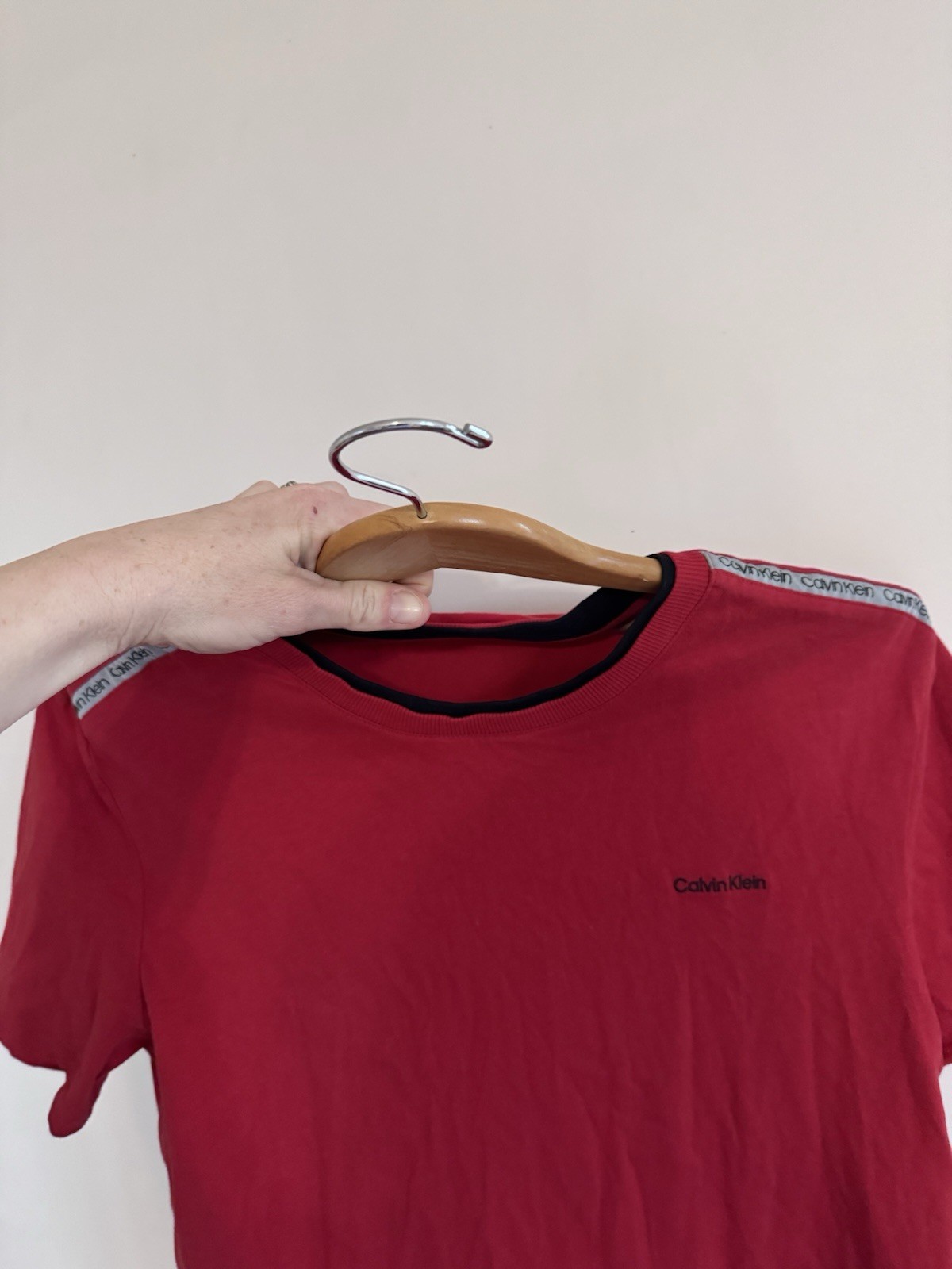 Calvin Klein Tshirt Men’s Medium Red Navy Classic 90s 2000s Active Preppy Classy