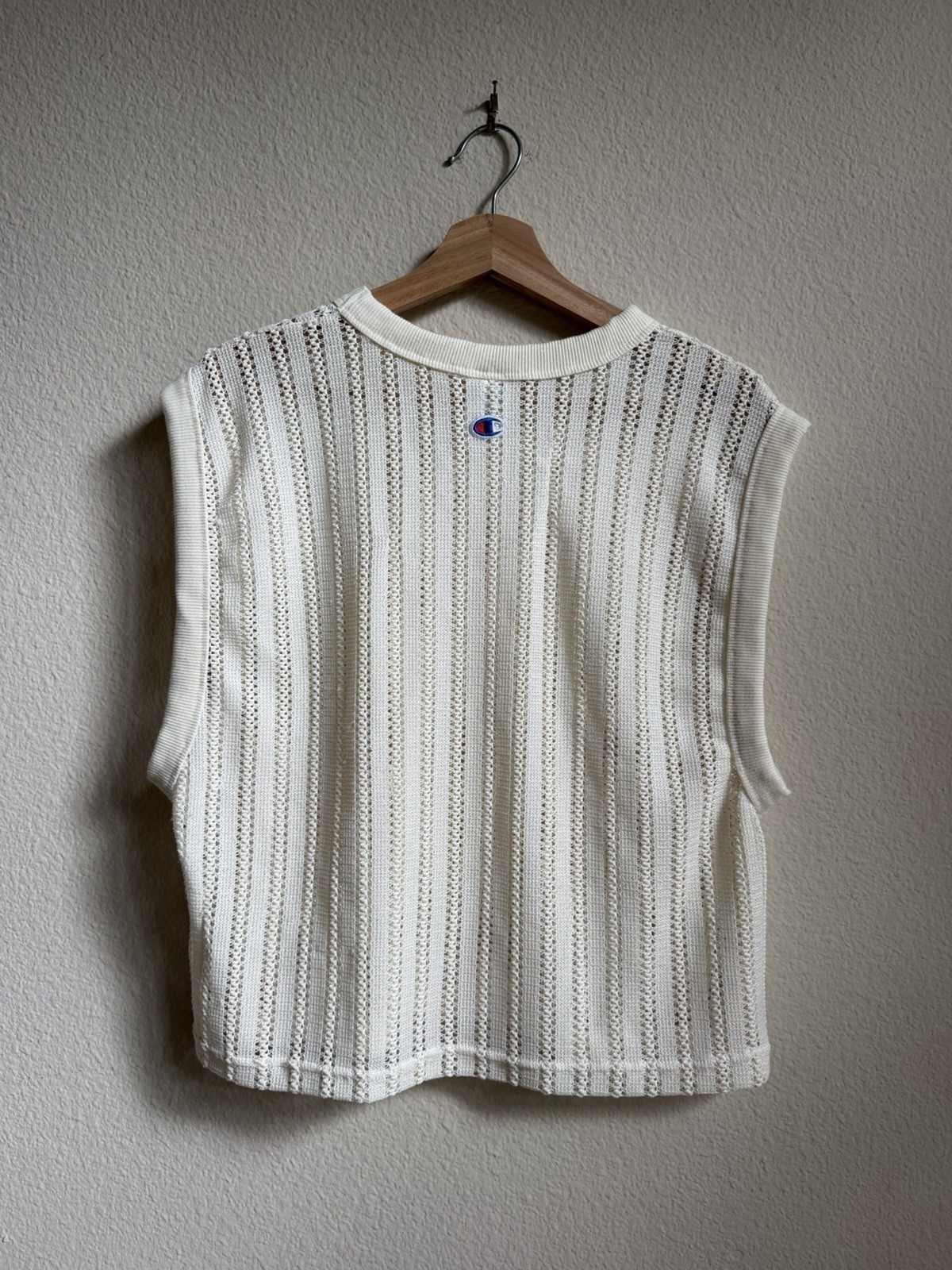 Champion Men’s Ivory Open Knit Crop Sleeveless Crew Neck Pullover Sweater M
