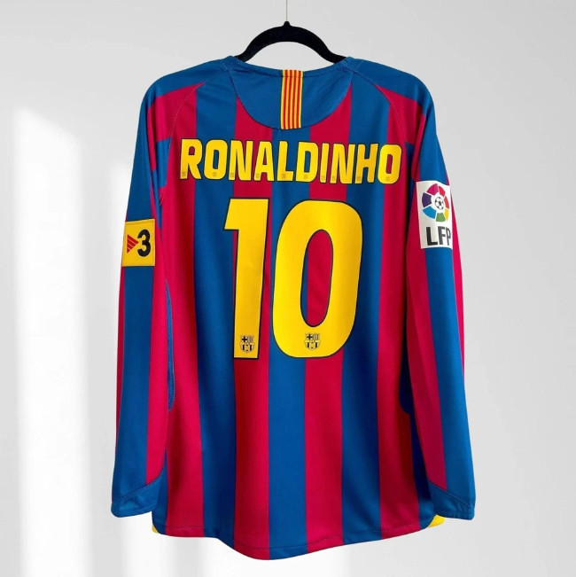 FC Barcelona 2005/2006 Home Long Sleeve Retro Soccer Jersey – Ronaldinho #10