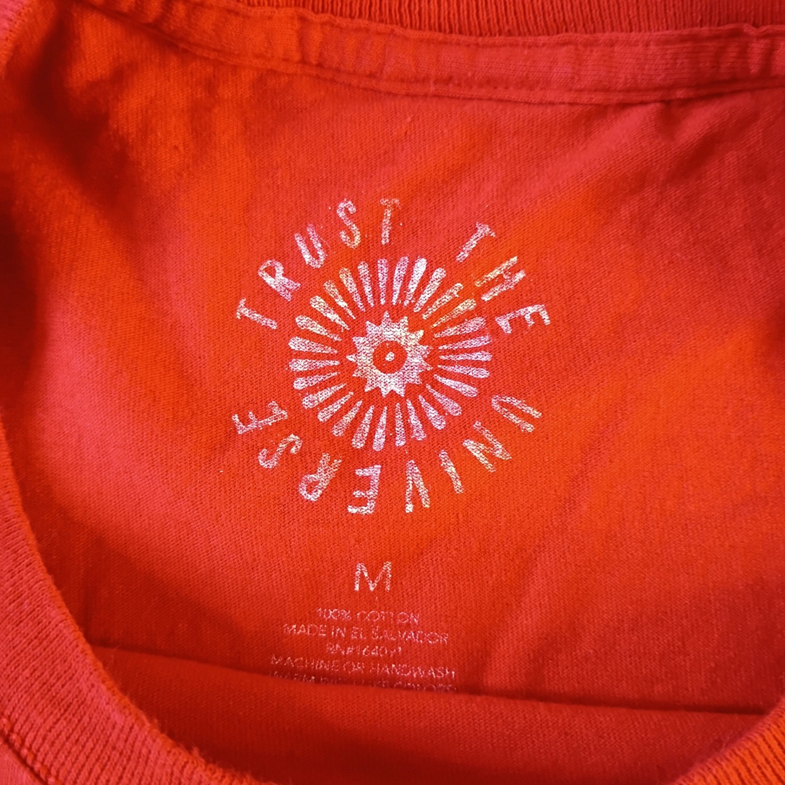 Trust The Universe Mens Red Peace Sign American Flag Embroidered T-Shirt Size M