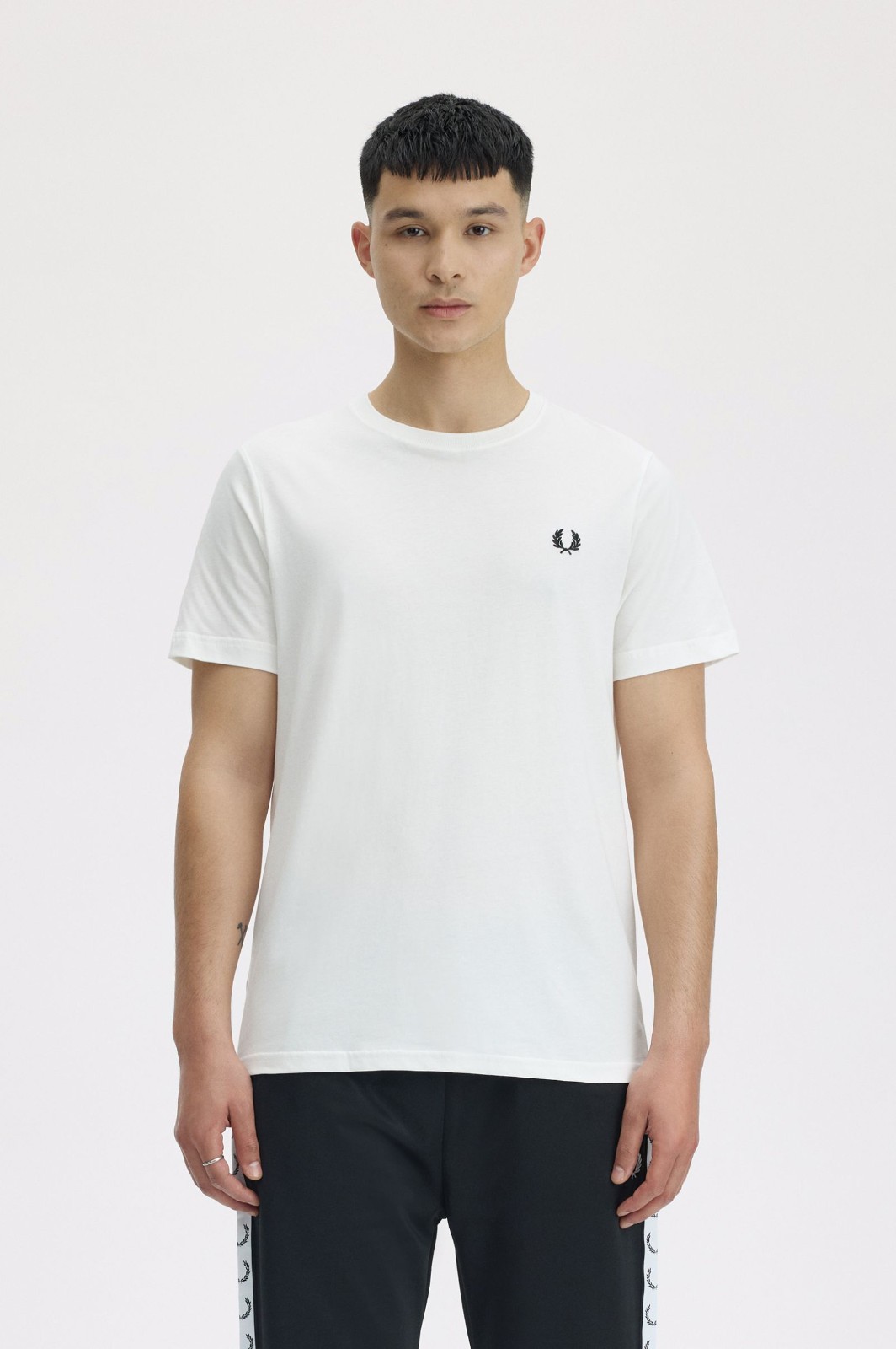 🔵 Fred Perry Crew Neck Tshirt m1600v White new ss26