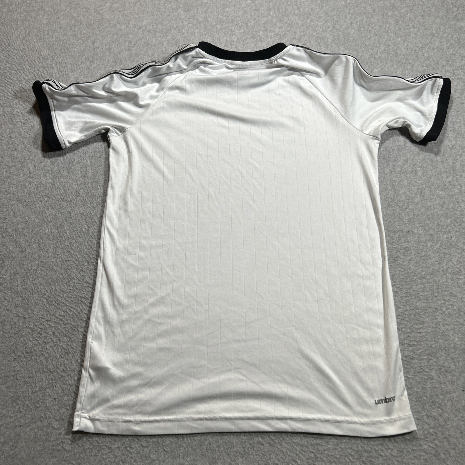 Umbro Soccer Jersey Style Shirt – Mens Size Small S – White