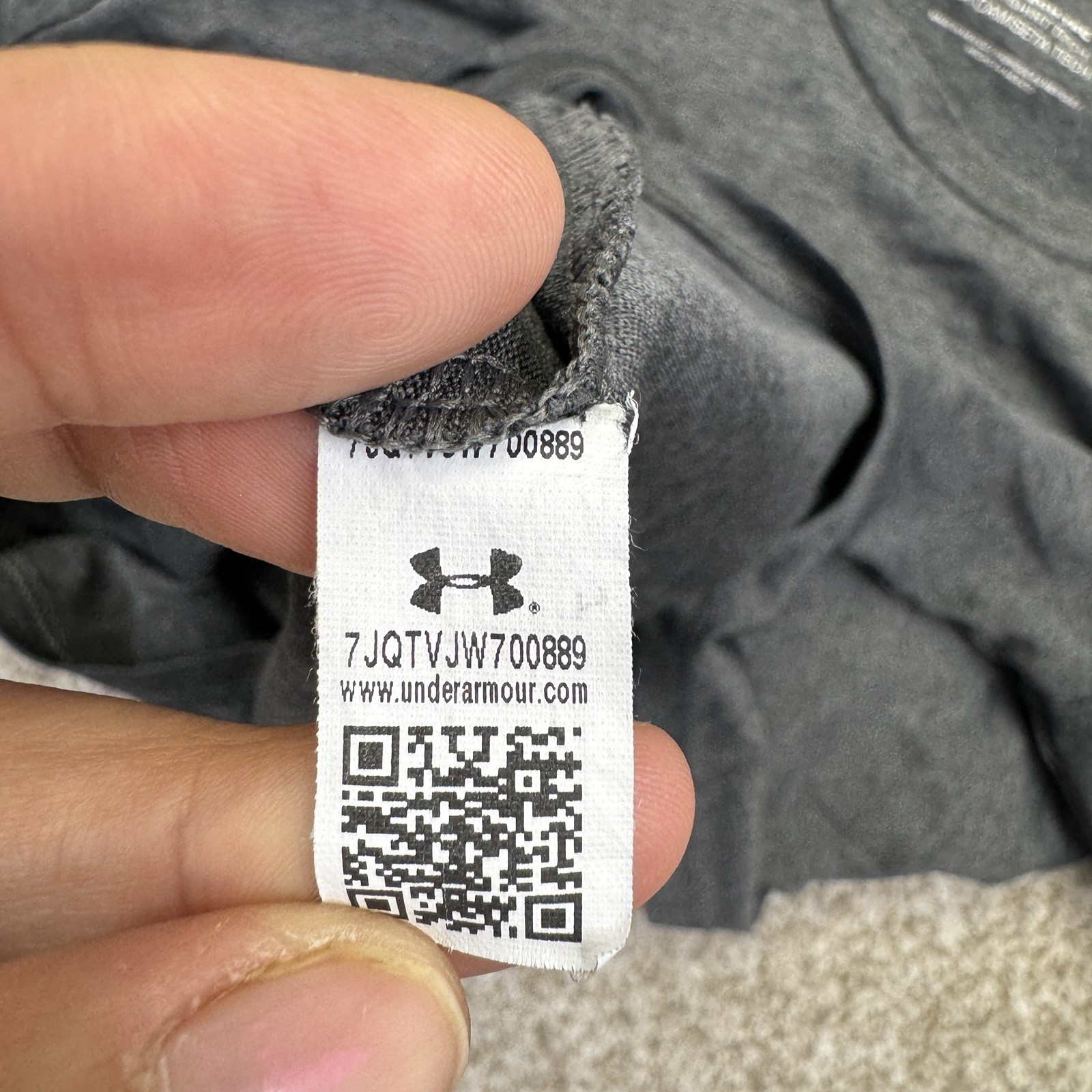 Under Armour The Tech Tee Shirt Mens Size Large Gray Short Sleeve Raglan 1326413