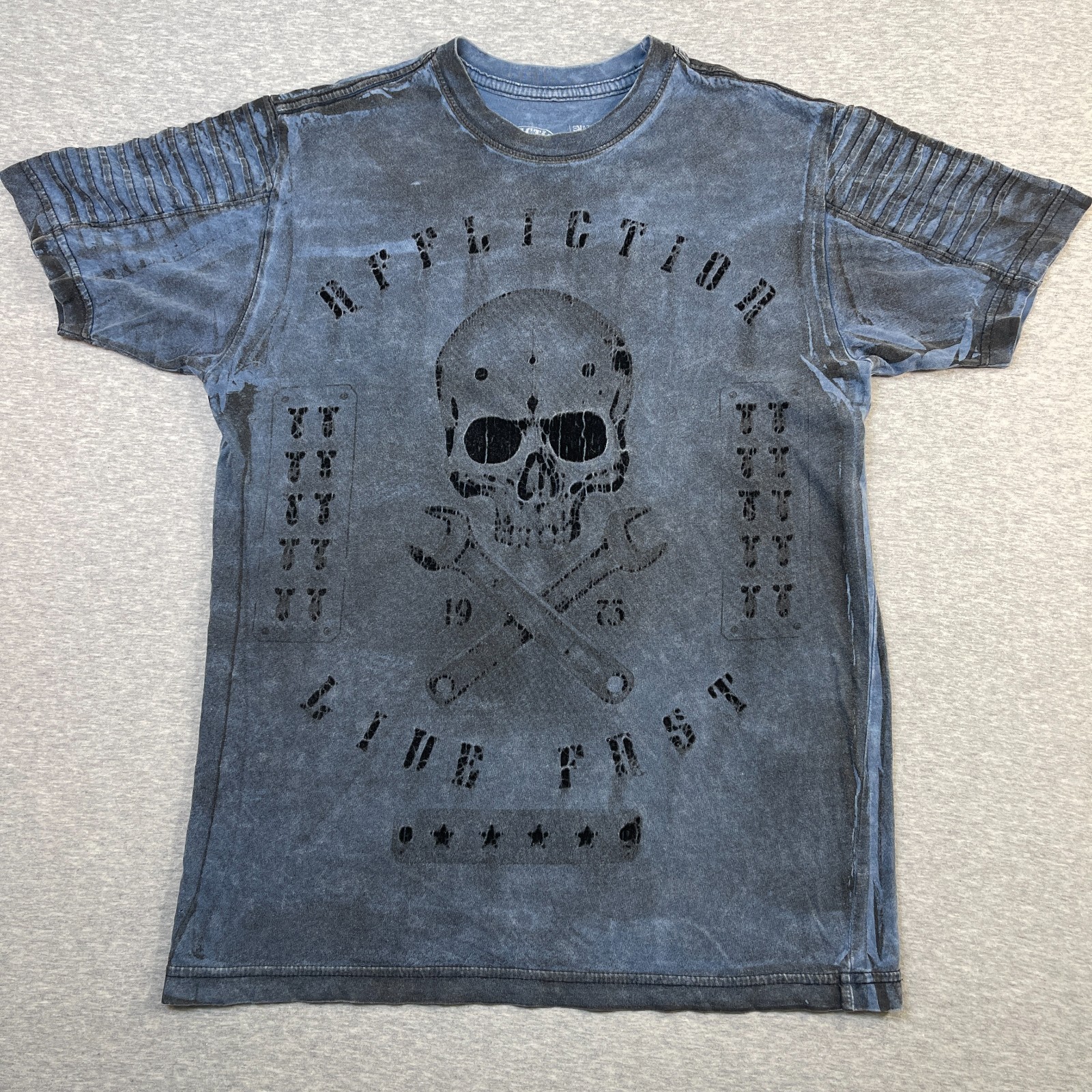 VTG Affliction Shirt Mens Small S Born Free Skull Wrench Moto Pleated Shoulder T