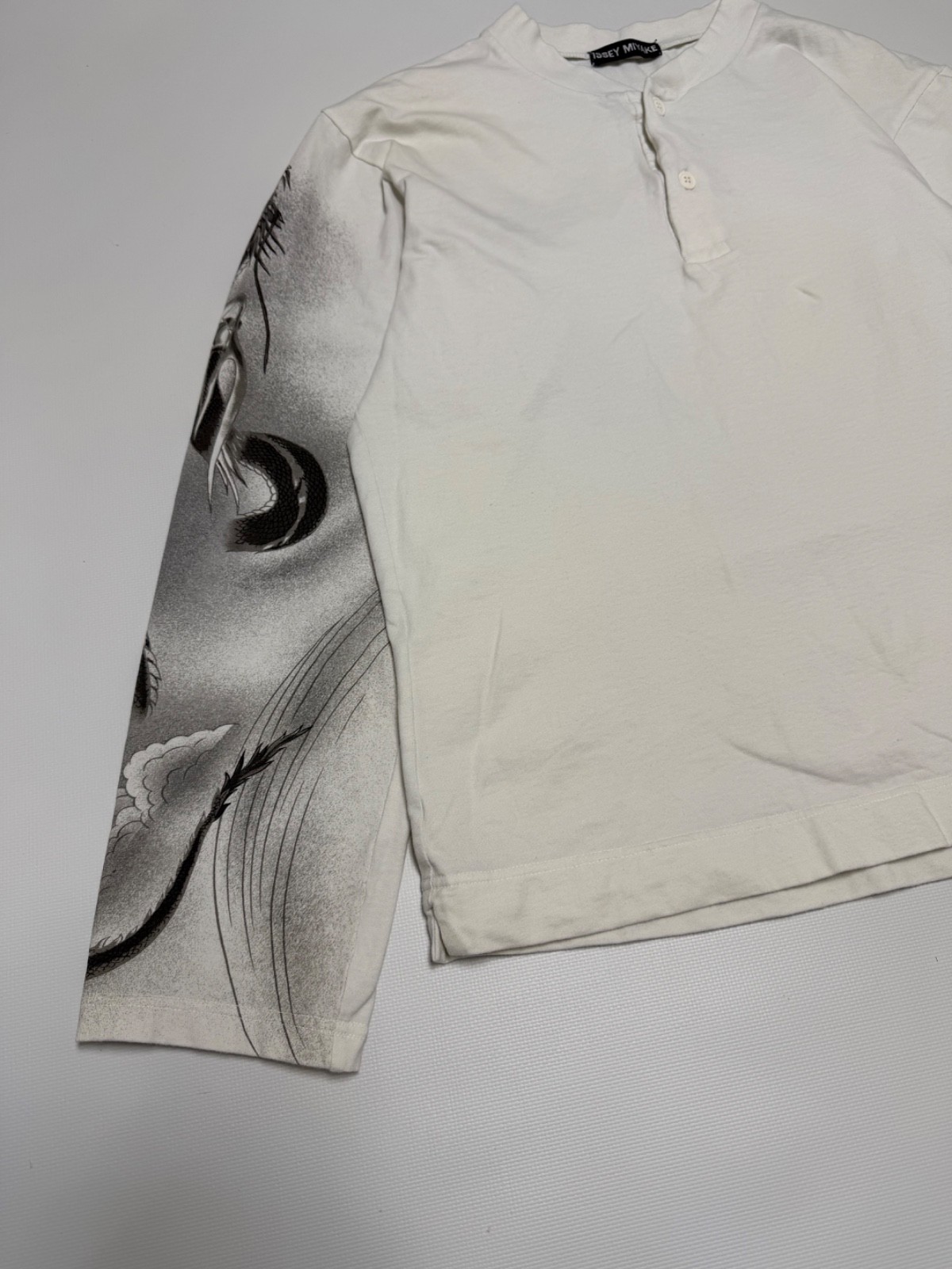 Vintage Issey Miyake White Henley Long Sleeve Dragon Cloud Graphic Tee Size M