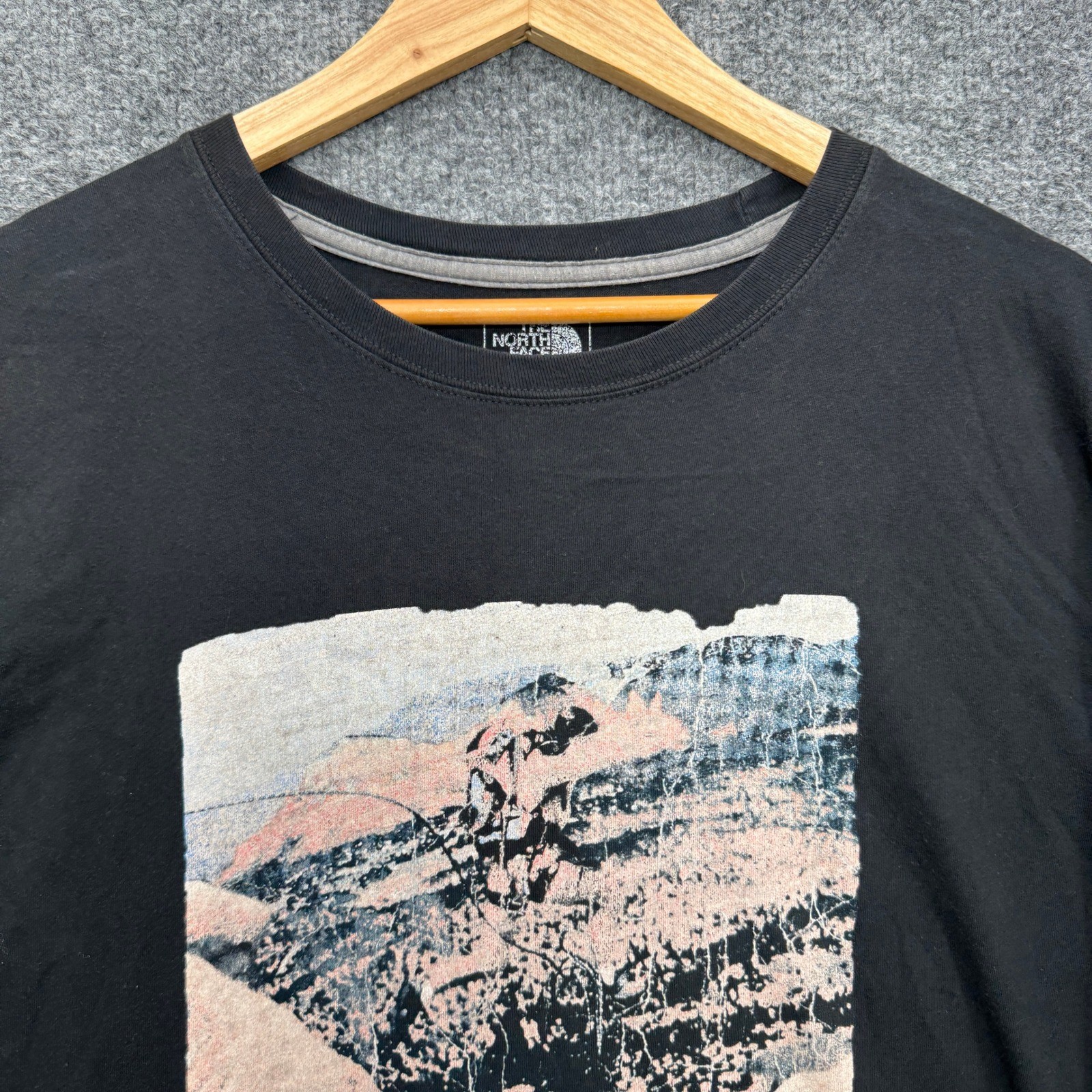 The North Face Classic Fit Graphic Tee Mens XL Black Long Sleeve Outdoor