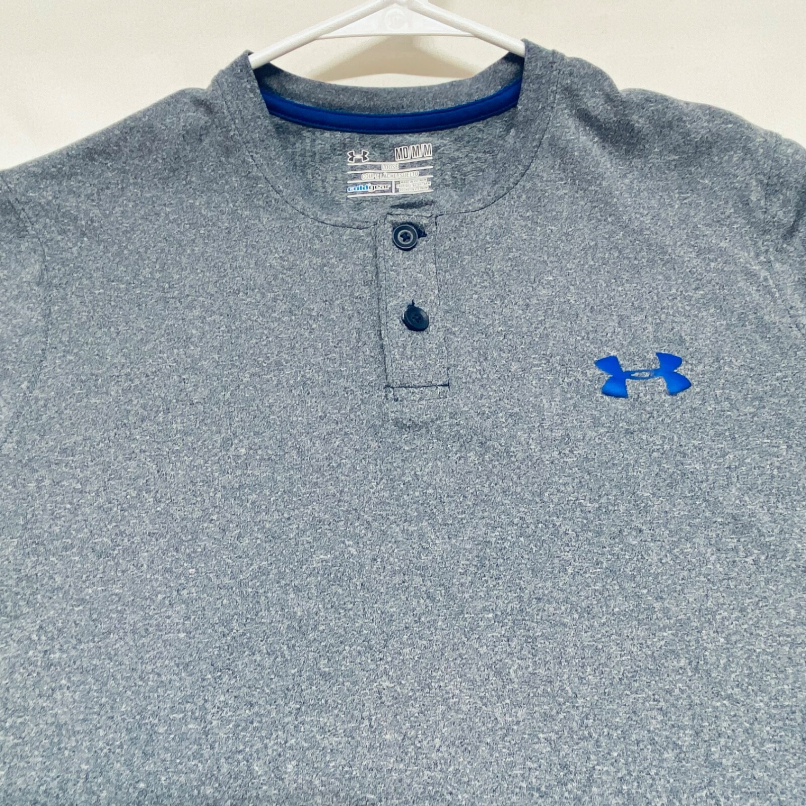 Under Armour Henley Men’s Medium Heather Blue Loose Fit Long Sleeve Coldgear EUC