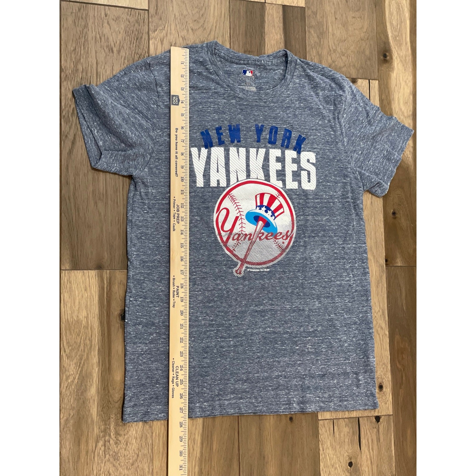 New York Yankees Official MLB Shirt – Size L