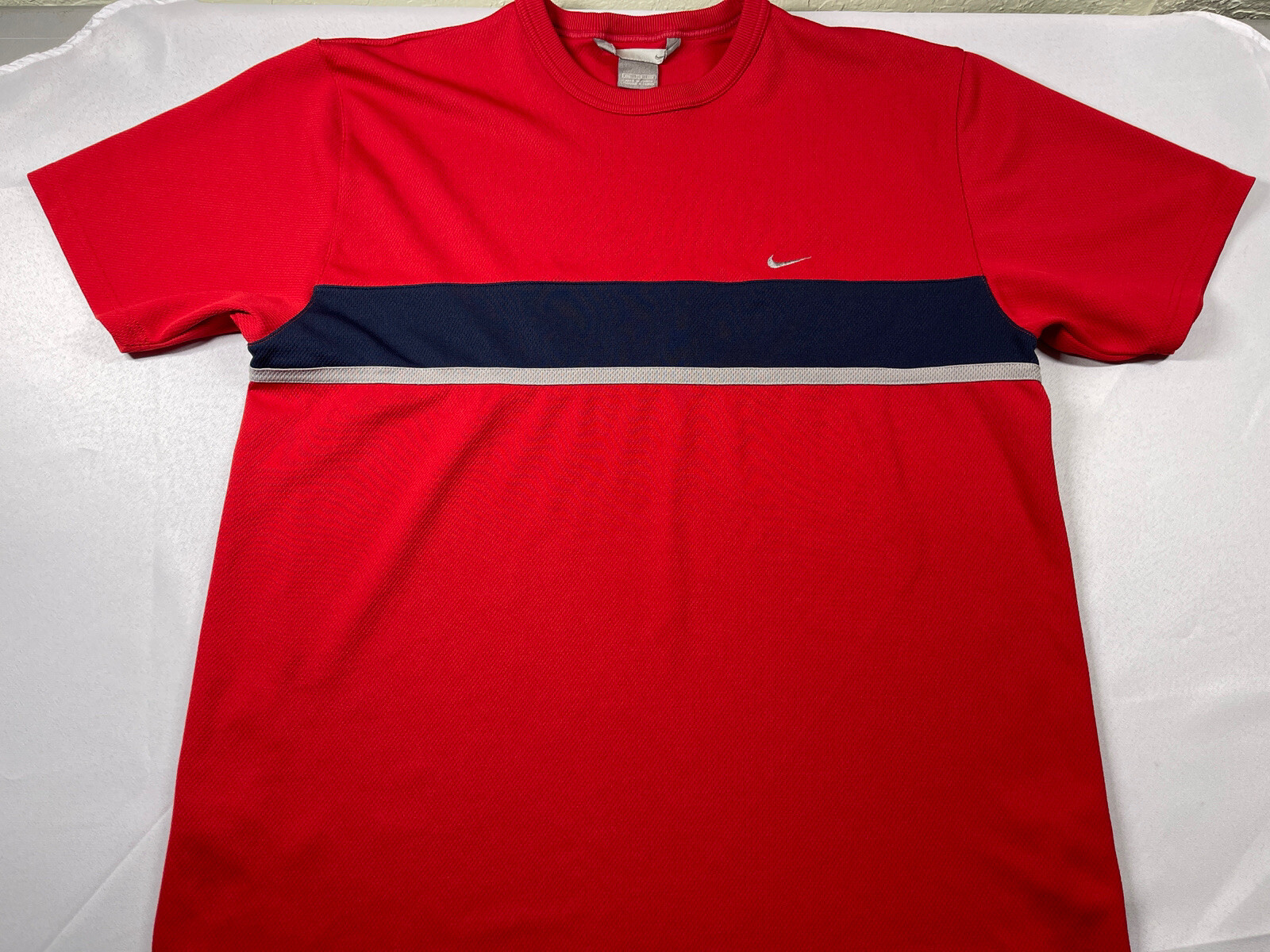 Nike XXL Swoosh Red Blue White Striped Polyester Breathable Quick Dry Tshirt