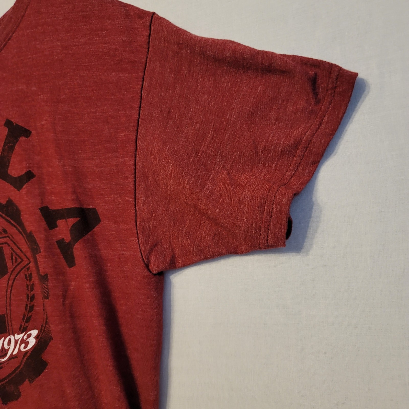 Billabong T-shirt M Wave Badge Logo Est 1973 Poly/Cotton/Rayon Brick Red V Good