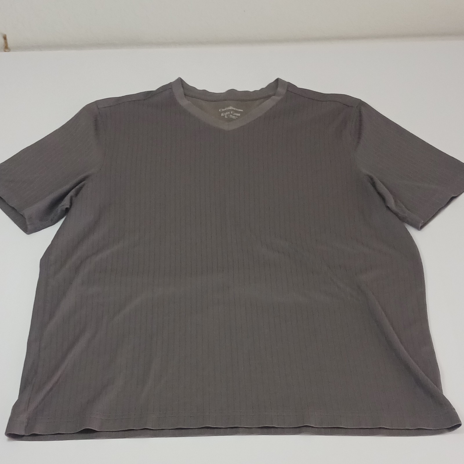 Croft & Barrow Men’s Gray Solid Knit V-Neck Short Sleeve Easy Care T-Shirt L