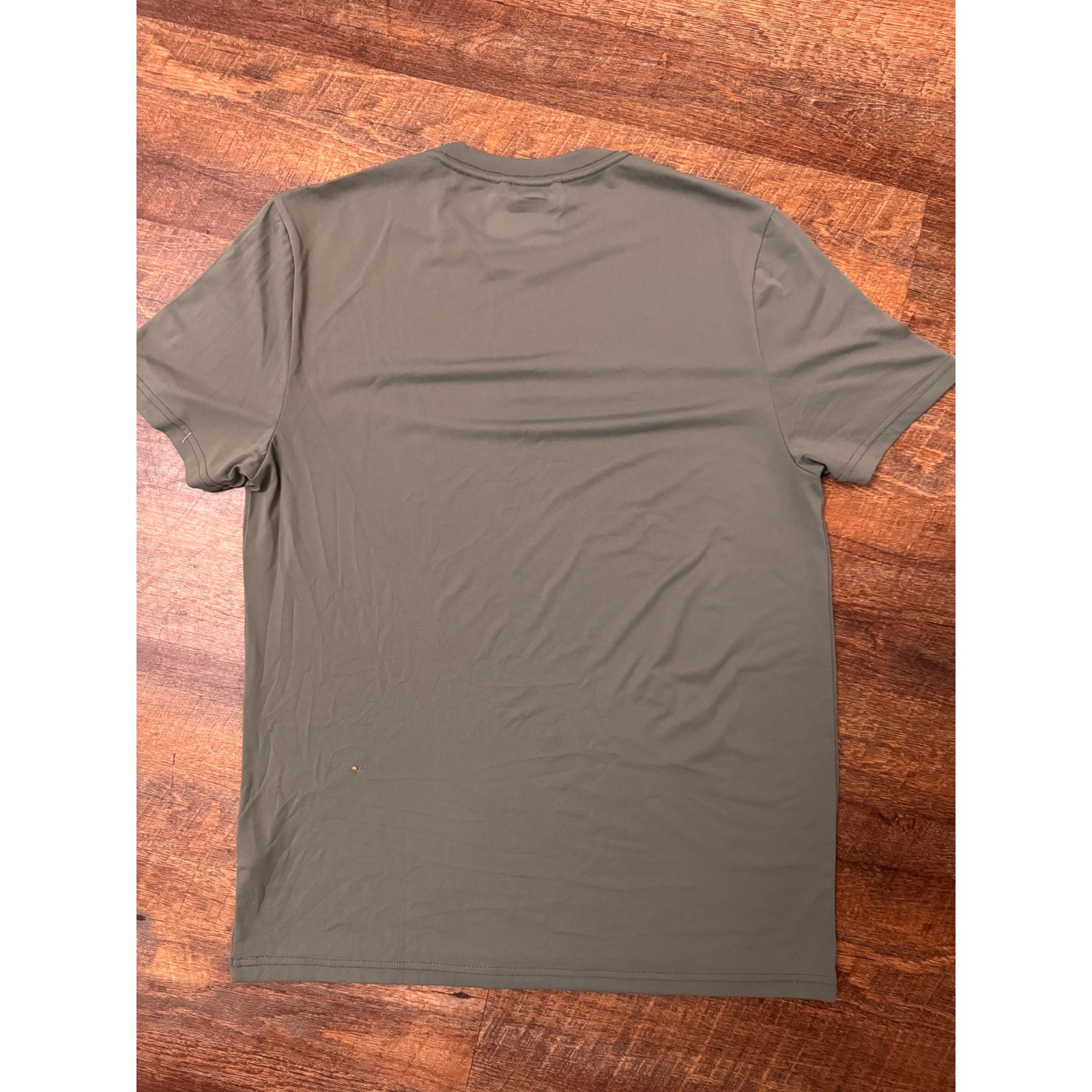 Quince Men’s Olive Green Recycled Polyester Performance Tee Shirt Size Small