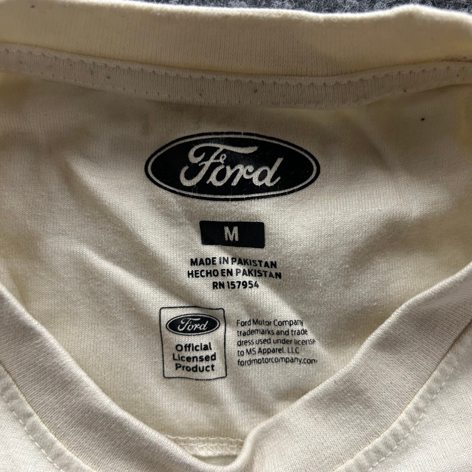 Ford T-Shirt Mens Size M Cream Mustang Street Legend Graphic Racing Casual Tee