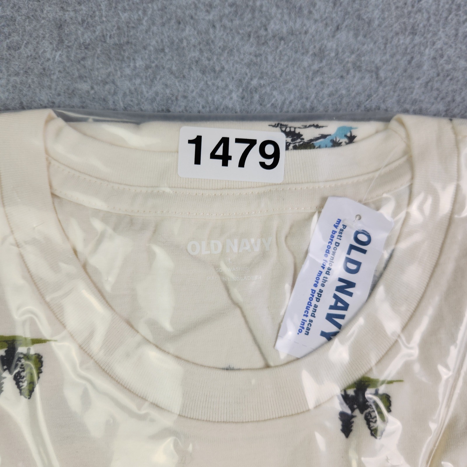 Old Navy T-Shirt Mens Large Cream Mountain Tree Print Soft-Washed Short Sleeve