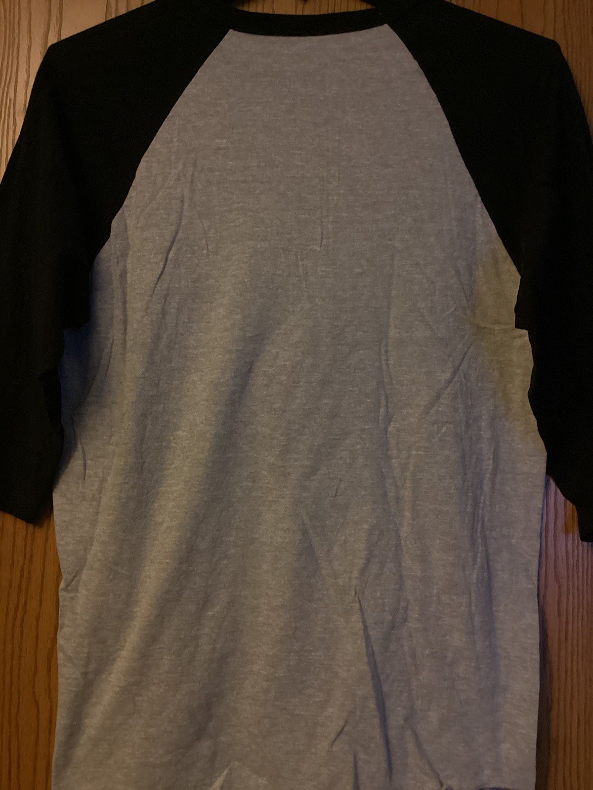 Aladdin – “Disney Aladdin” – Gray Shirt With black 3/4 Sleeves & Trim – L