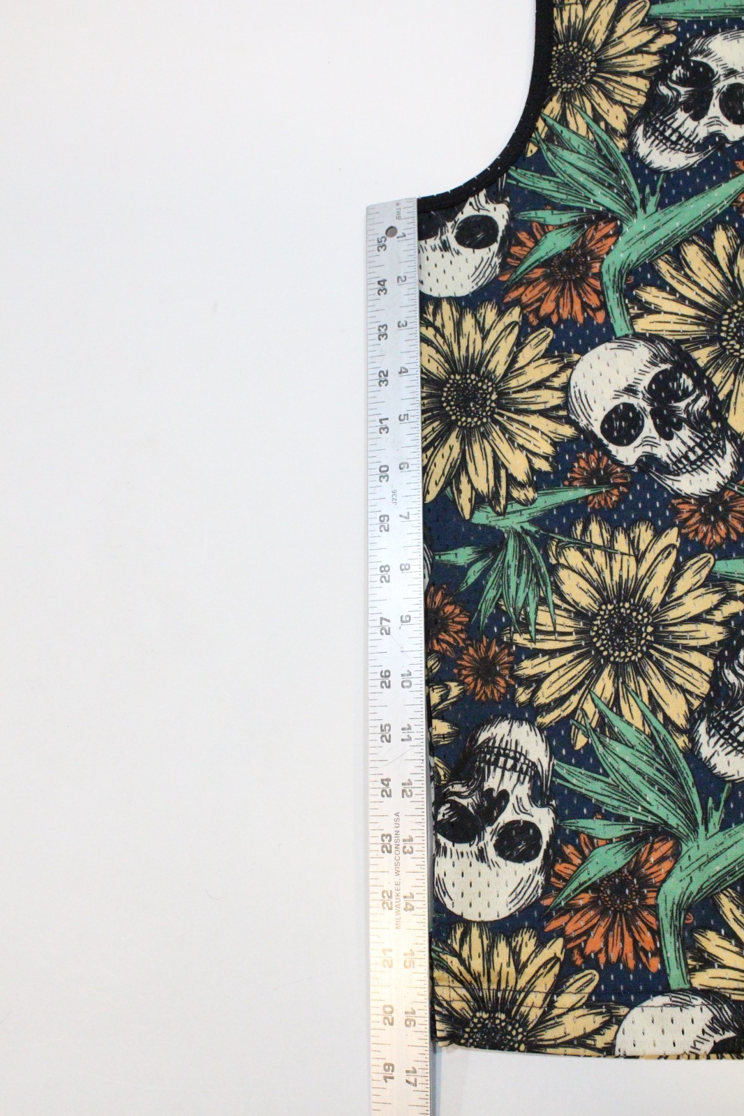 Men’s No Boundaries Skull and Sunflowers Mesh Tank Top Size S (34-36)